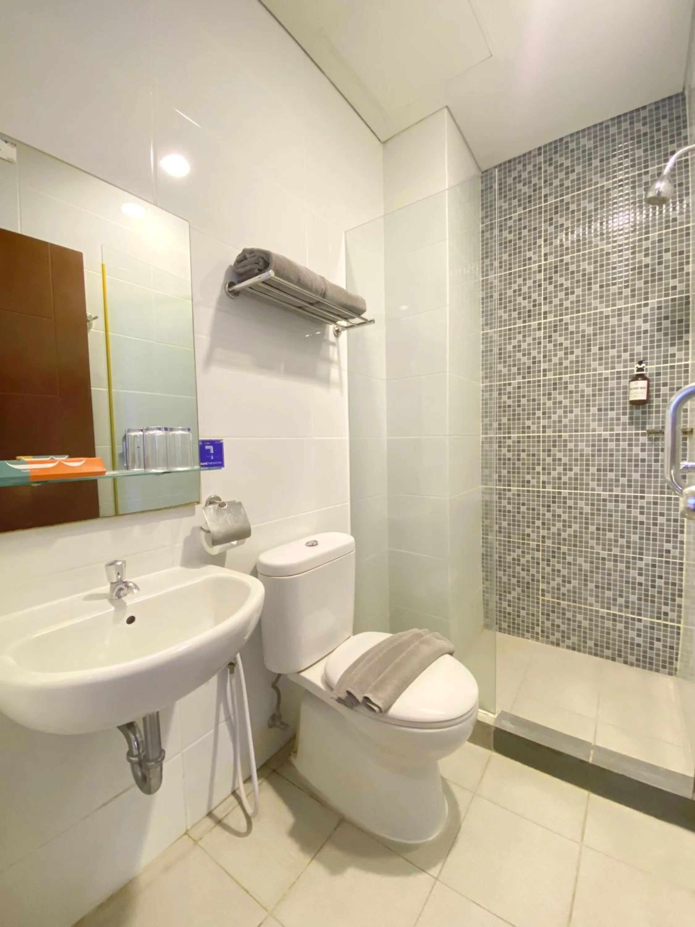 Bathroom in Hotel 88 Embong Malang Tunjungan Surabaya by WH - Breakfast with The Best View on The Highest Floor and Strategic Location in The City Center