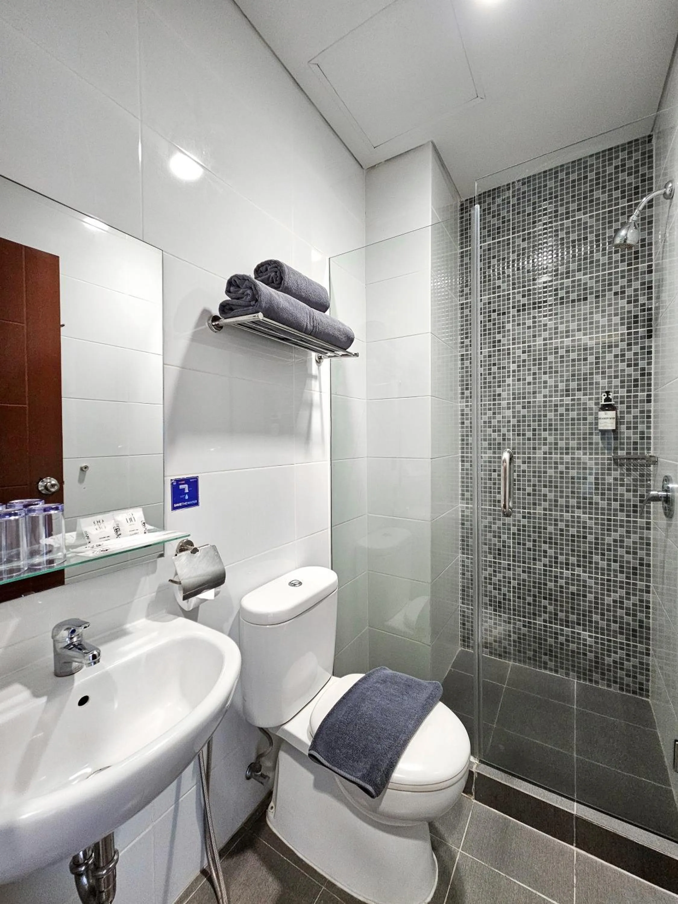 Bathroom in Hotel 88 Embong Malang Tunjungan Surabaya by WH - Breakfast with The Best View on The Highest Floor and Strategic Location in The City Center