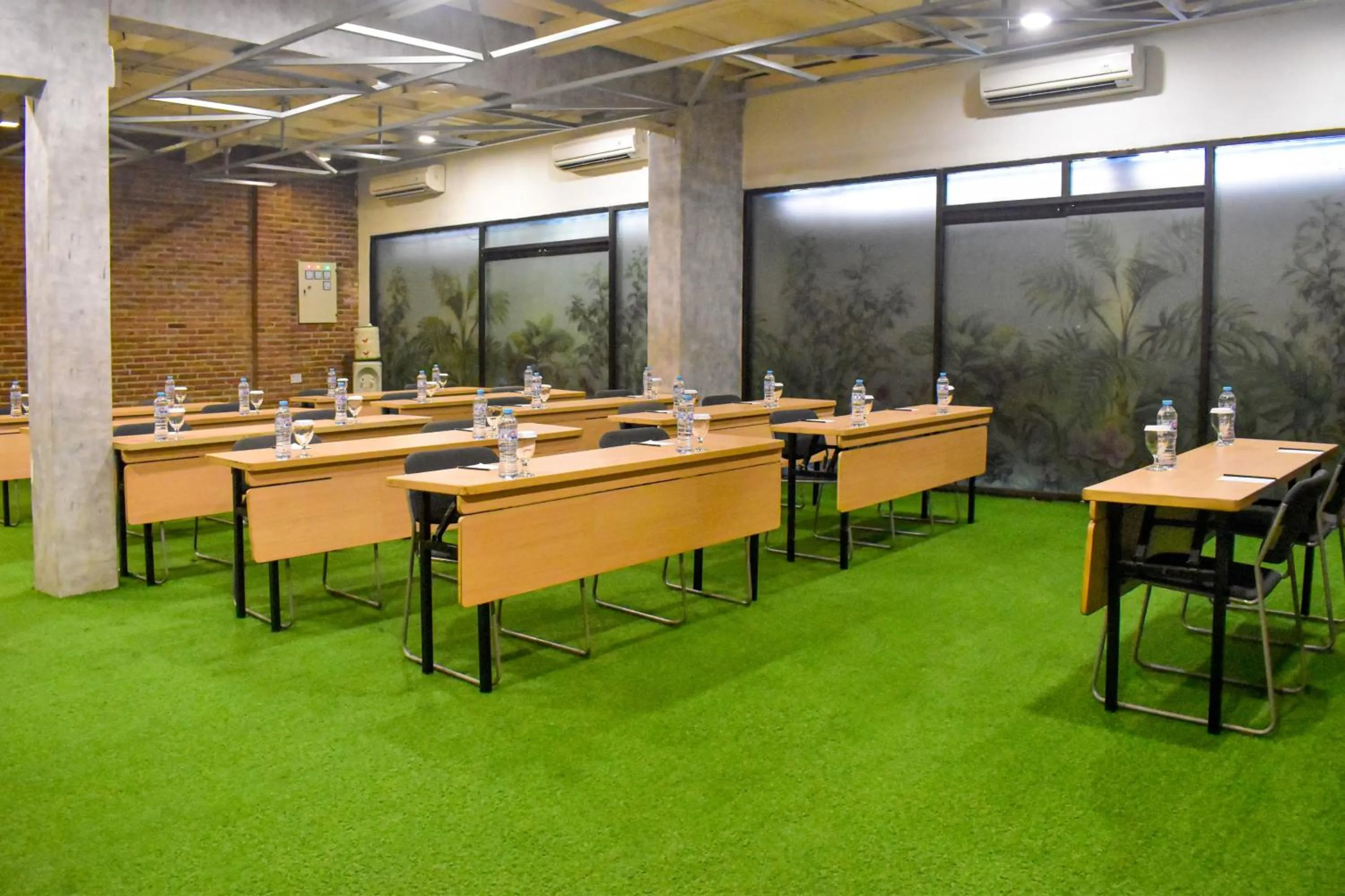 Hotel 88 Embong Malang Tunjungan Surabaya by WH - Breakfast with The Best View on The Highest Floor and Strategic Location in The City Center