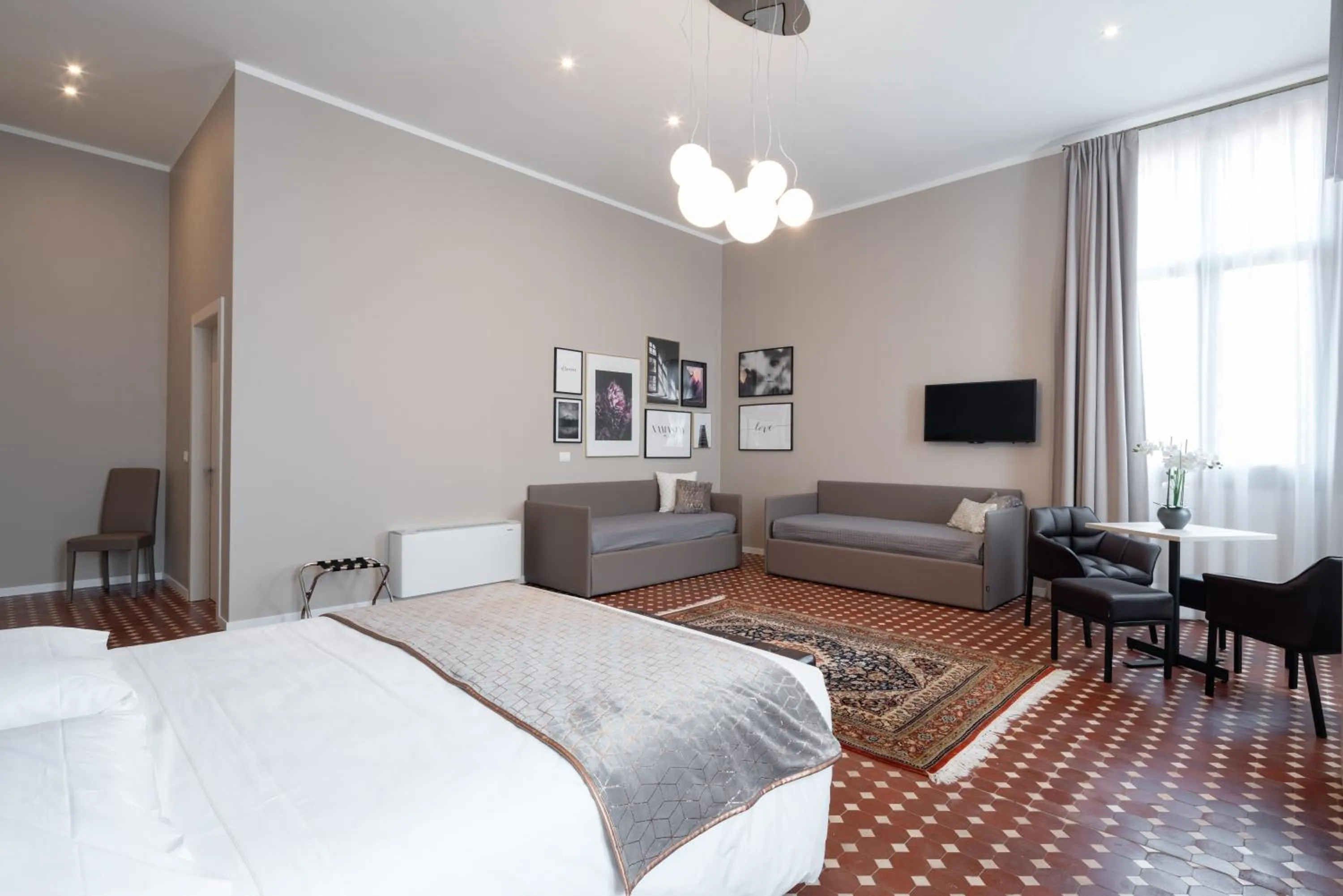 View (from property/room), Bed in Hotel Palazzo Martinelli Dolfin