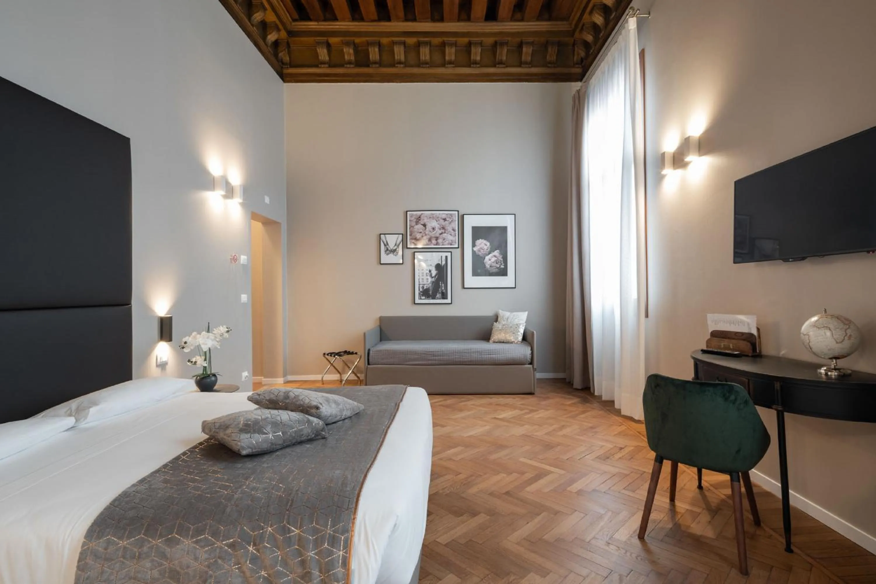 Bedroom, Bed in Hotel Palazzo Martinelli Dolfin