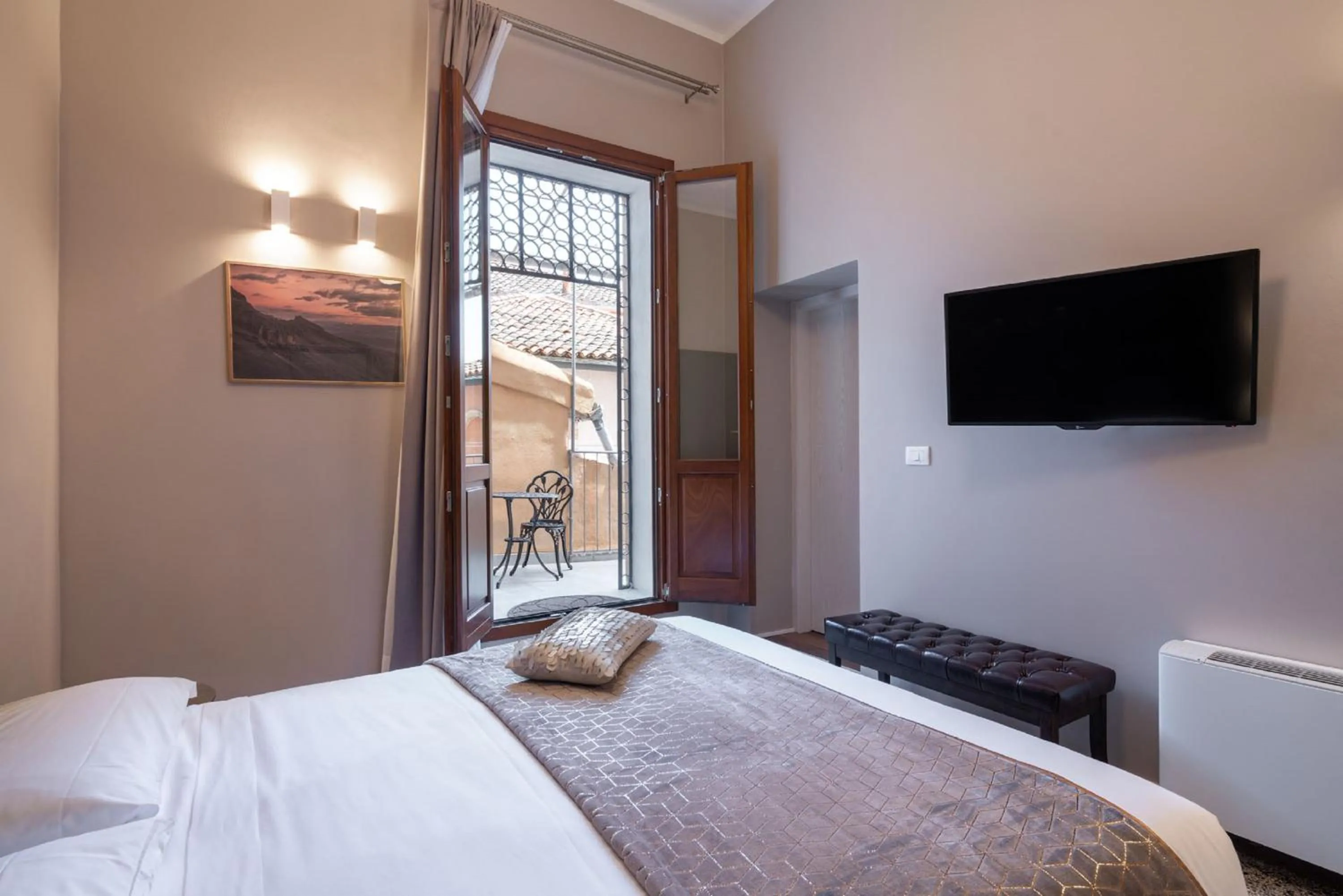 Balcony/Terrace, Bed in Hotel Palazzo Martinelli Dolfin