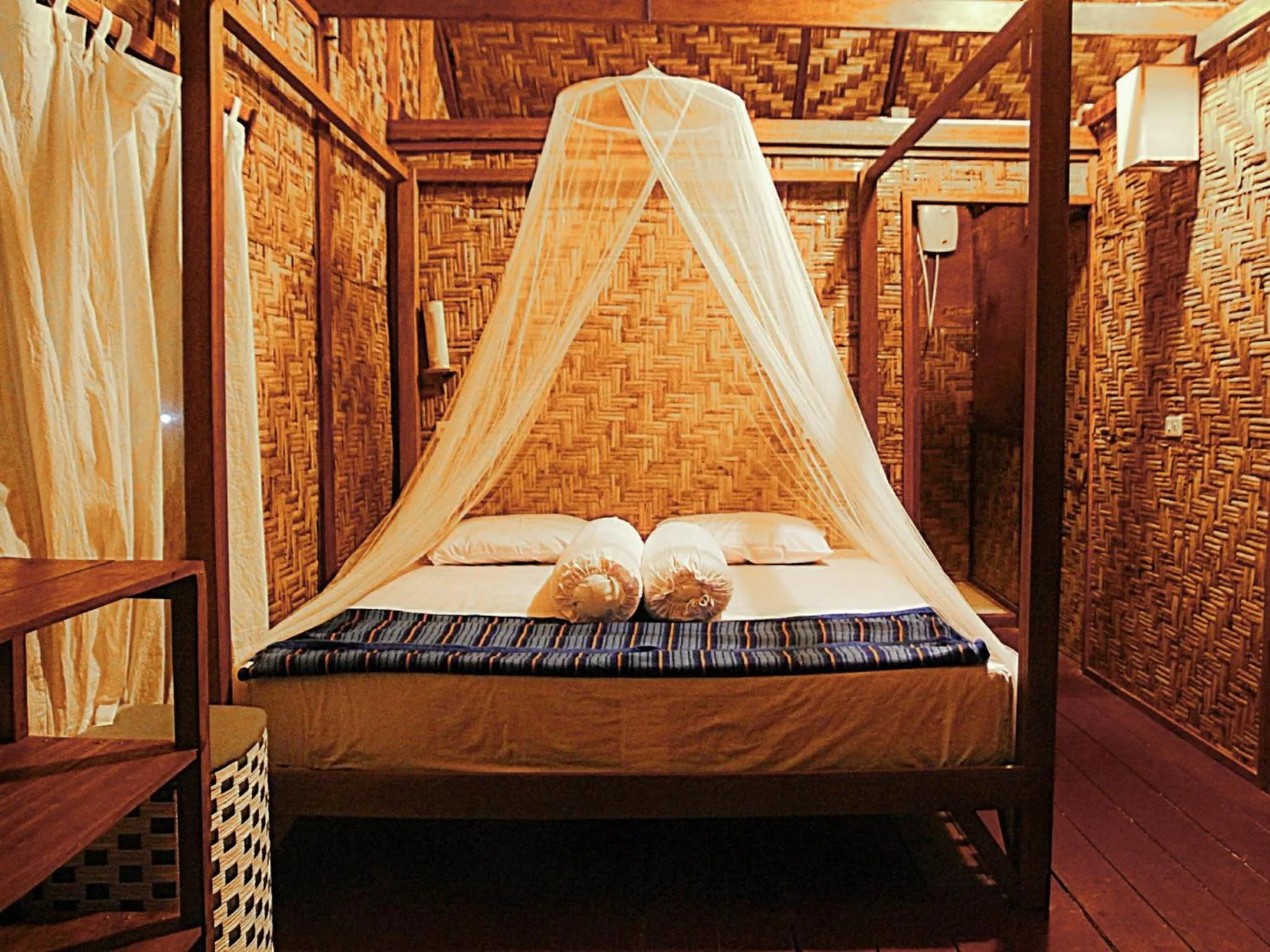 Bedroom, Bed in Simeulue Surflodges
