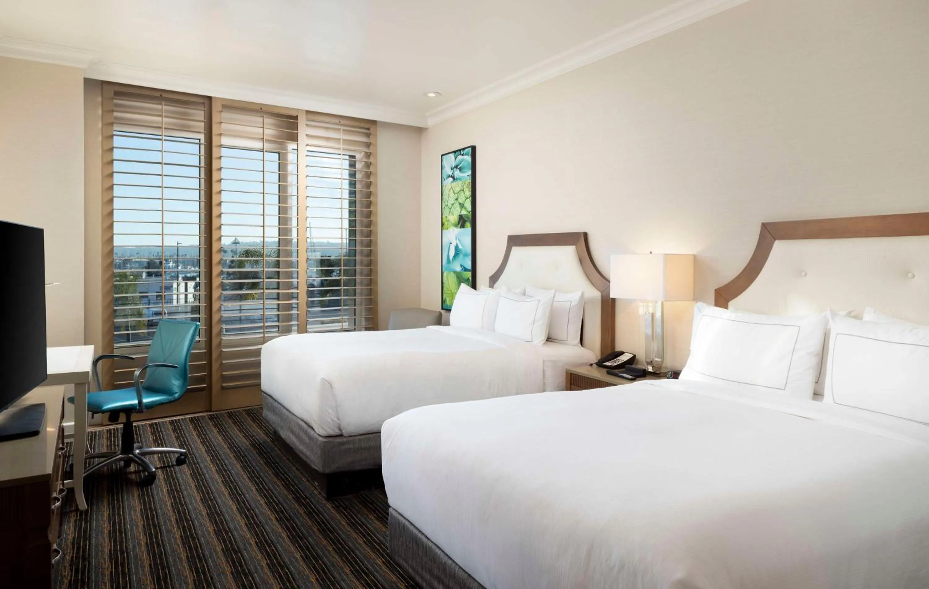 Bed in DoubleTree by Hilton San Diego Bayside