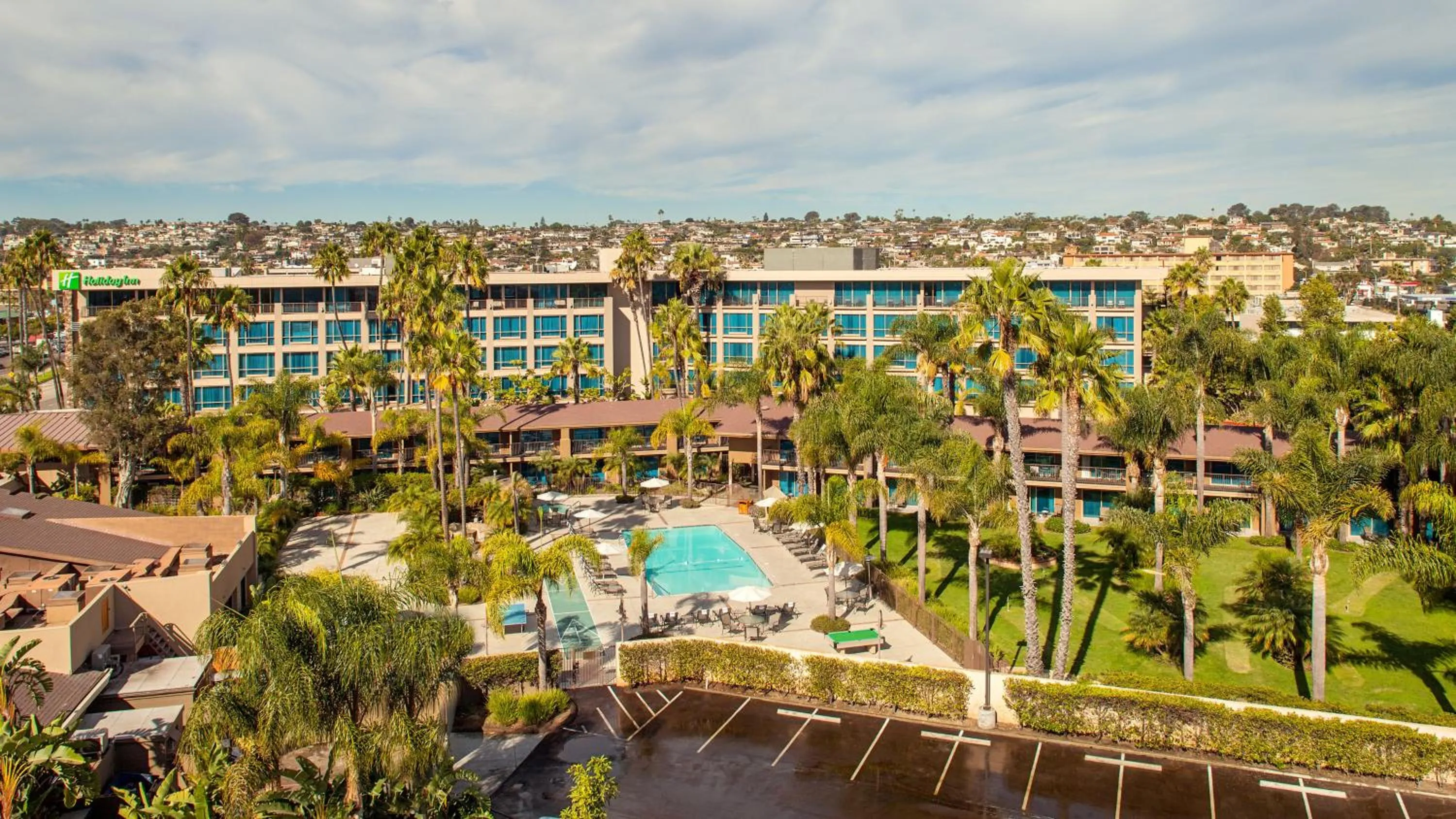 Property building in DoubleTree by Hilton San Diego Bayside