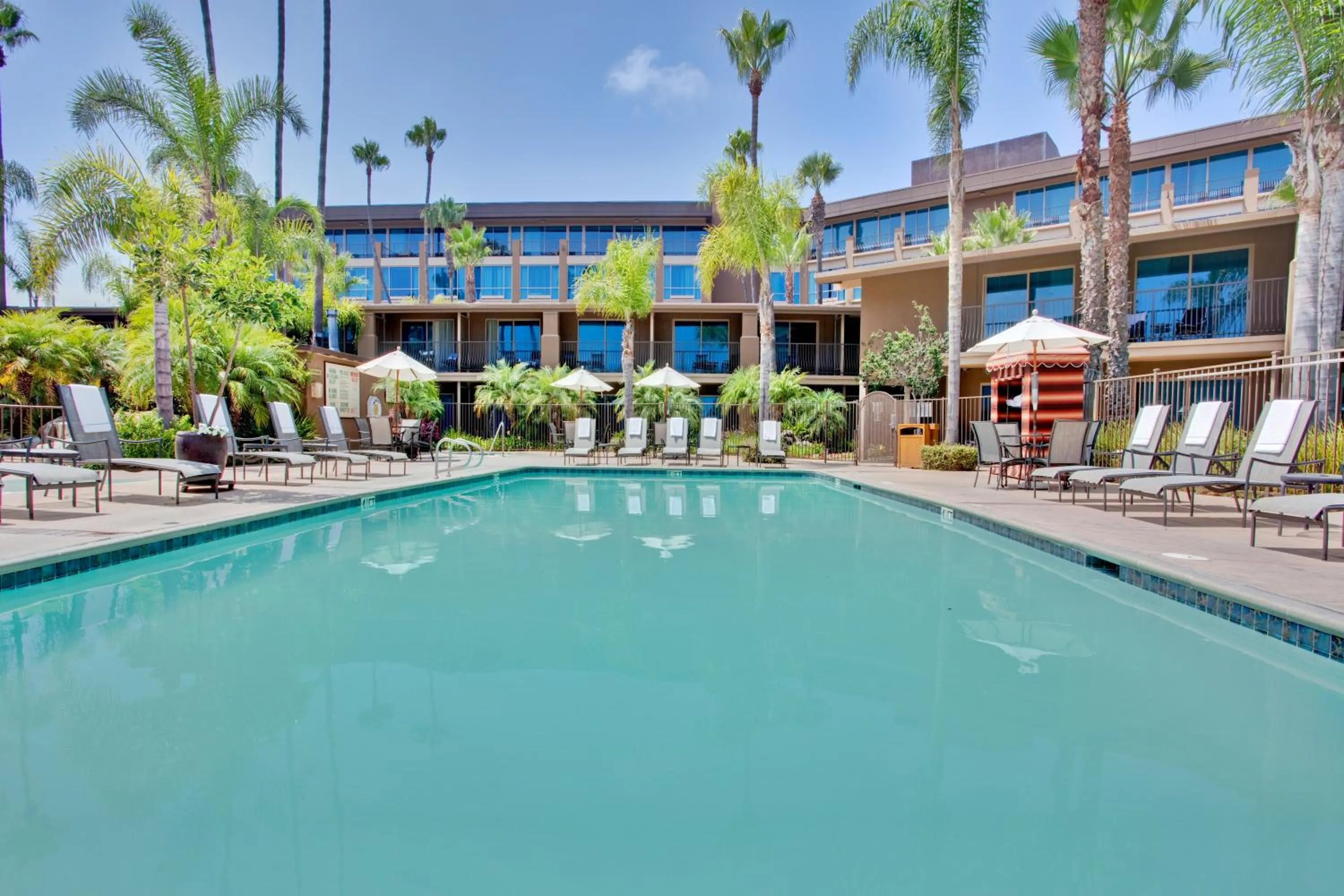 Swimming pool in DoubleTree by Hilton San Diego Bayside