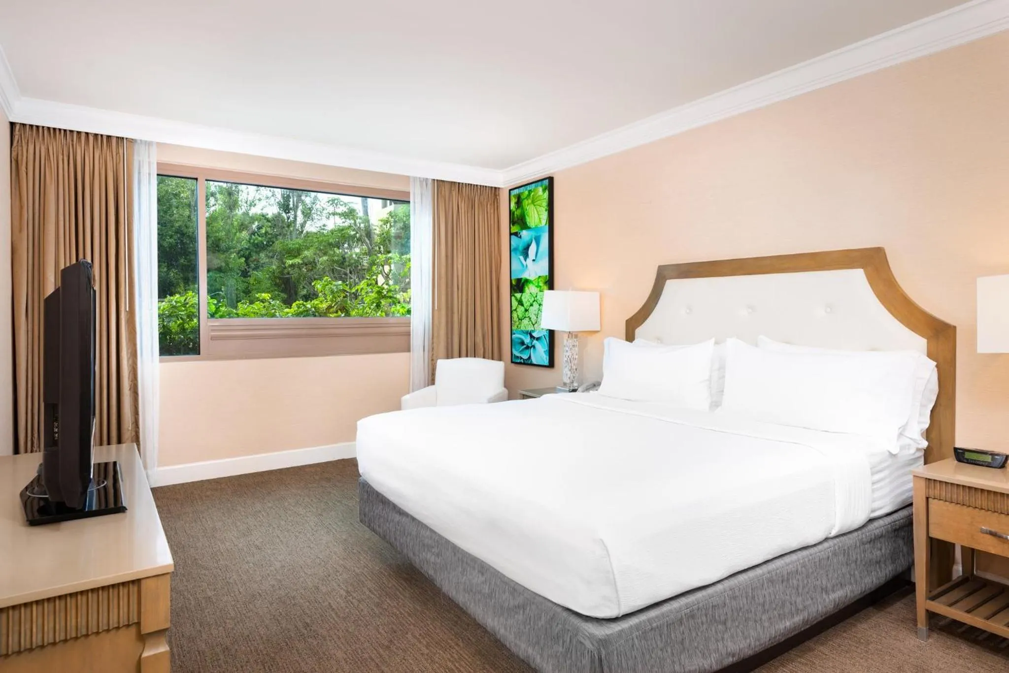 Photo of the whole room, Bed in DoubleTree by Hilton San Diego Bayside