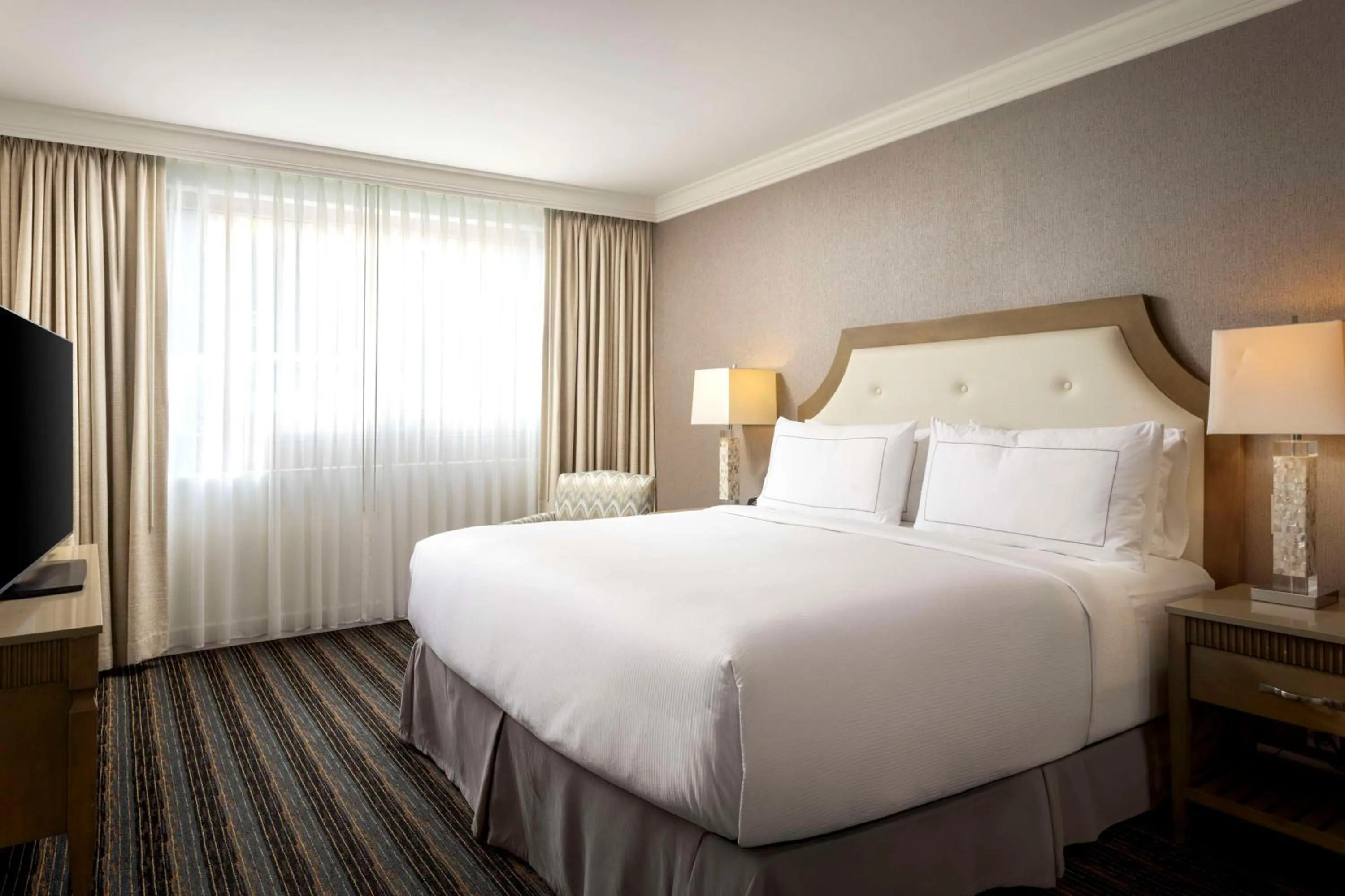 Bed in DoubleTree by Hilton San Diego Bayside