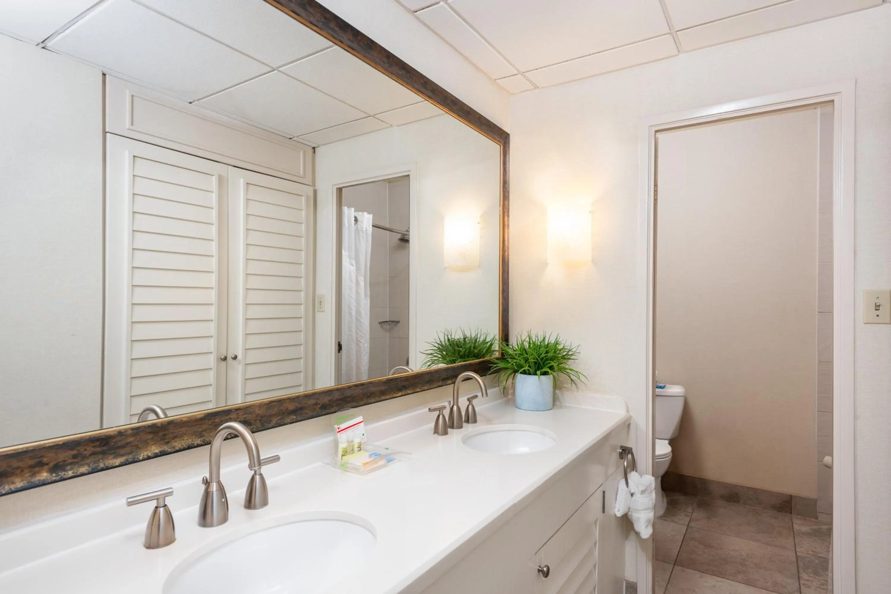 Bathroom in DoubleTree by Hilton San Diego Bayside