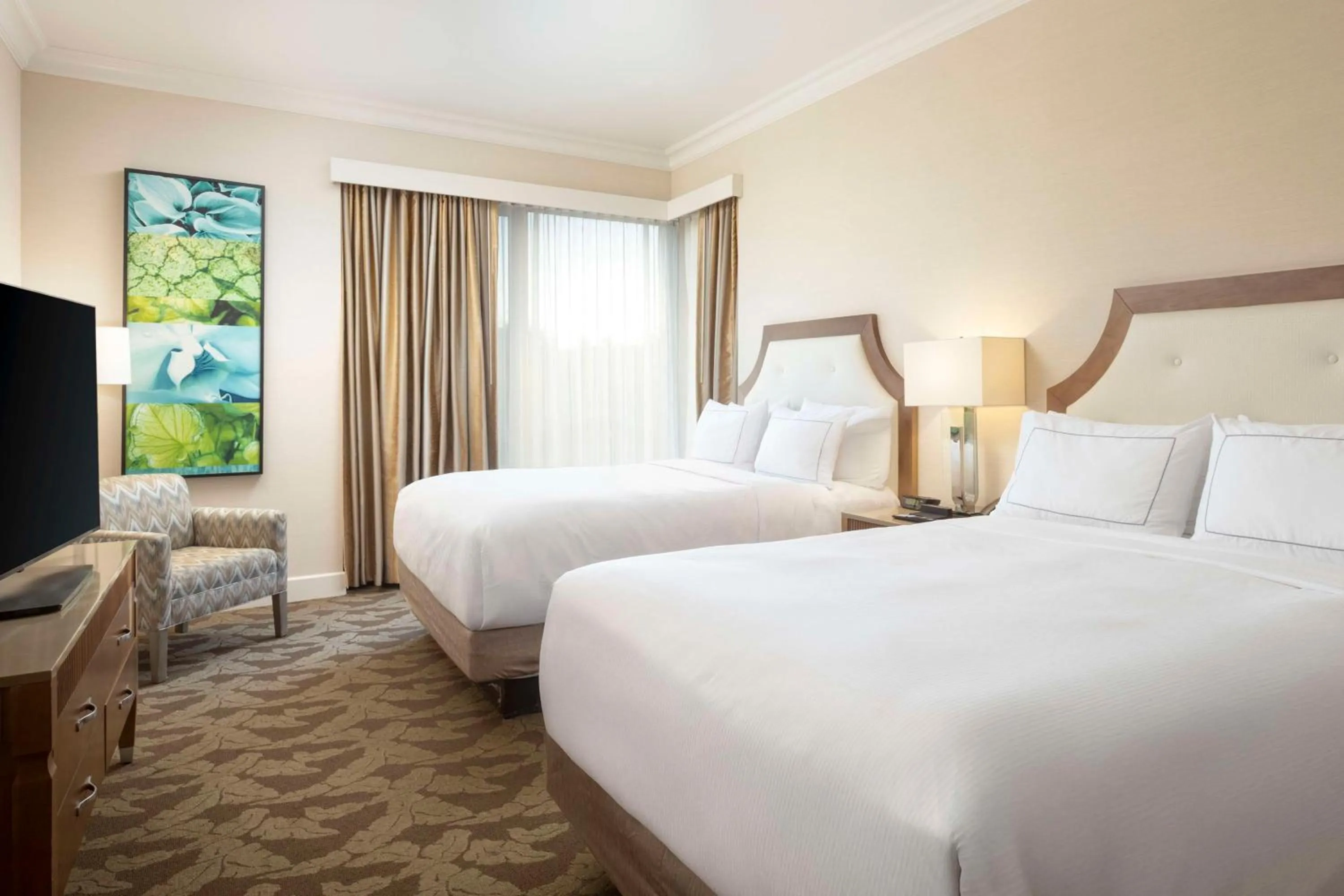 Bed in DoubleTree by Hilton San Diego Bayside