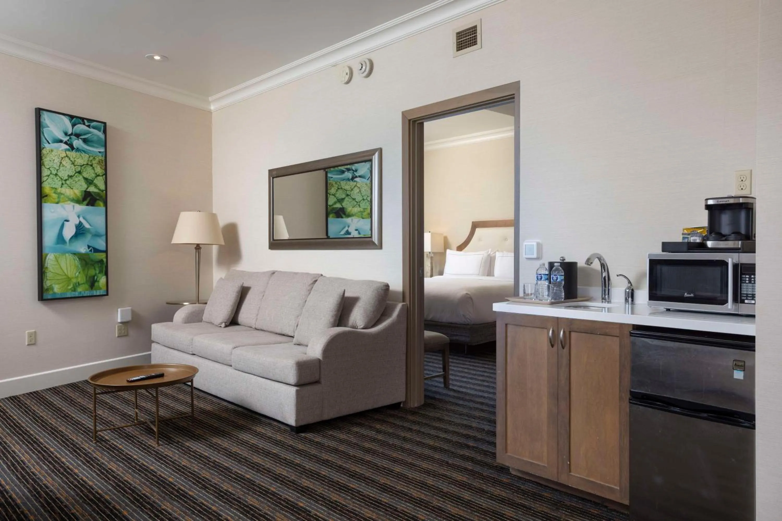 Coffee/tea facilities, Bed in DoubleTree by Hilton San Diego Bayside