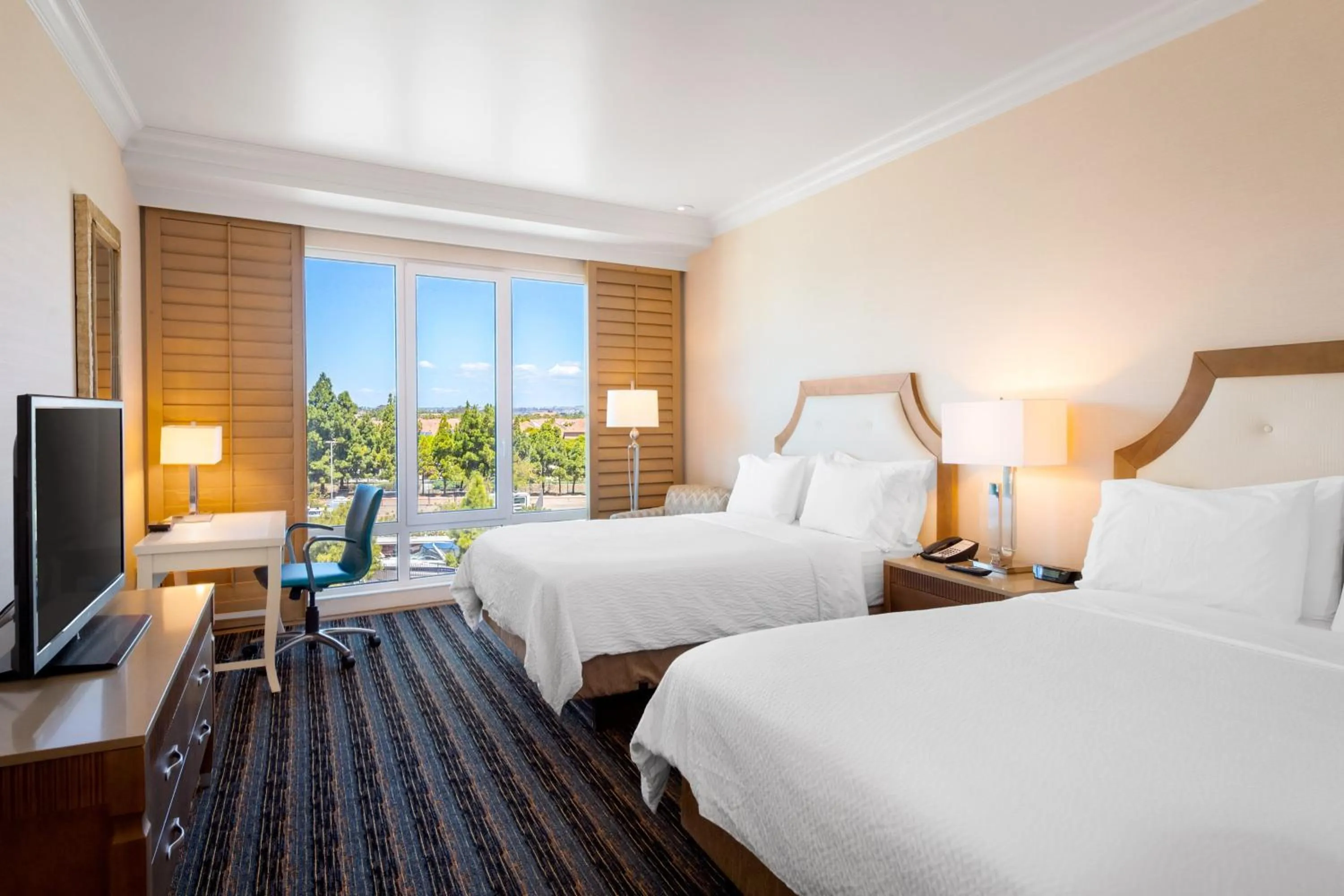 Photo of the whole room, Bed in DoubleTree by Hilton San Diego Bayside