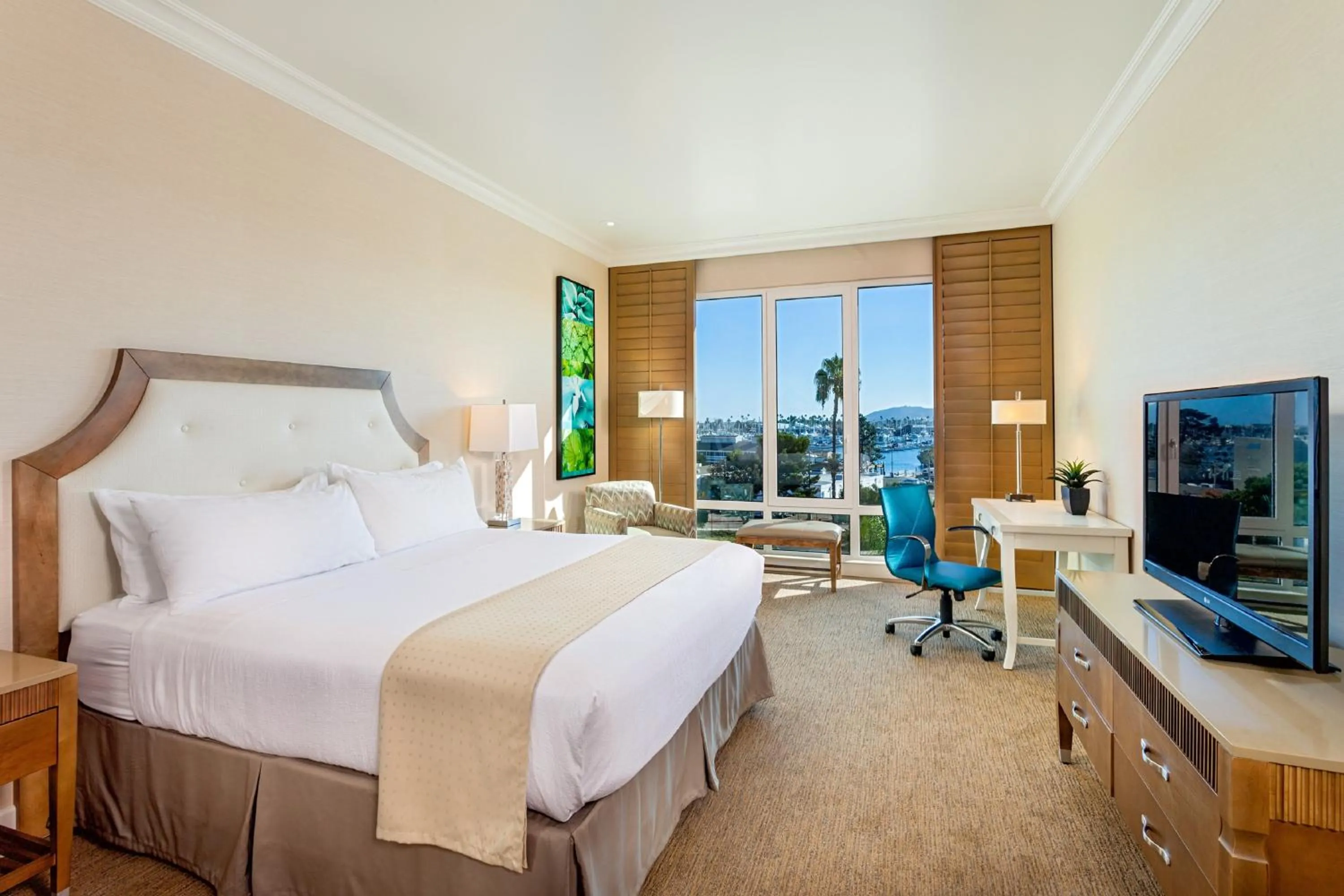 Photo of the whole room, Bed in DoubleTree by Hilton San Diego Bayside