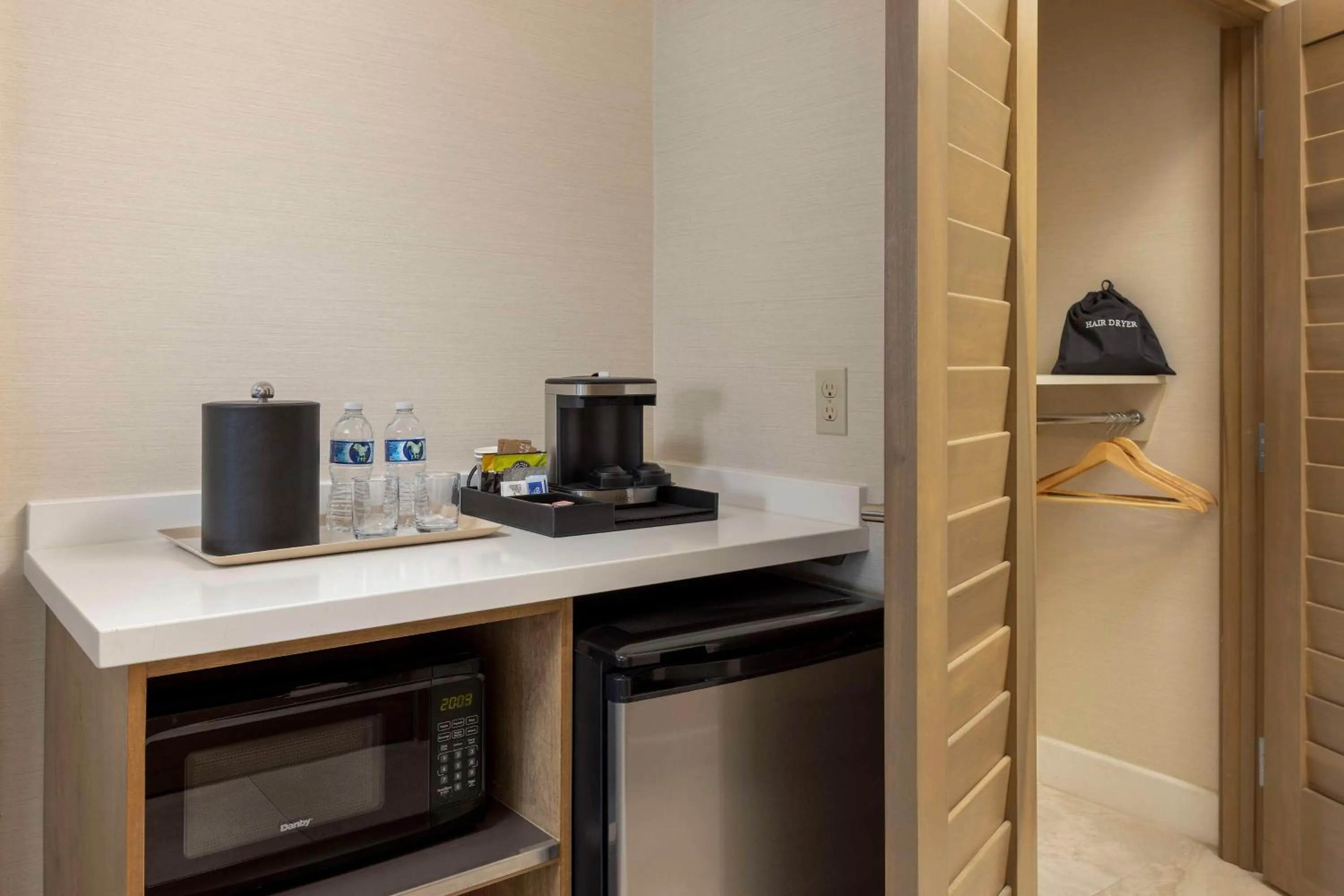 Photo of the whole room in DoubleTree by Hilton San Diego Bayside