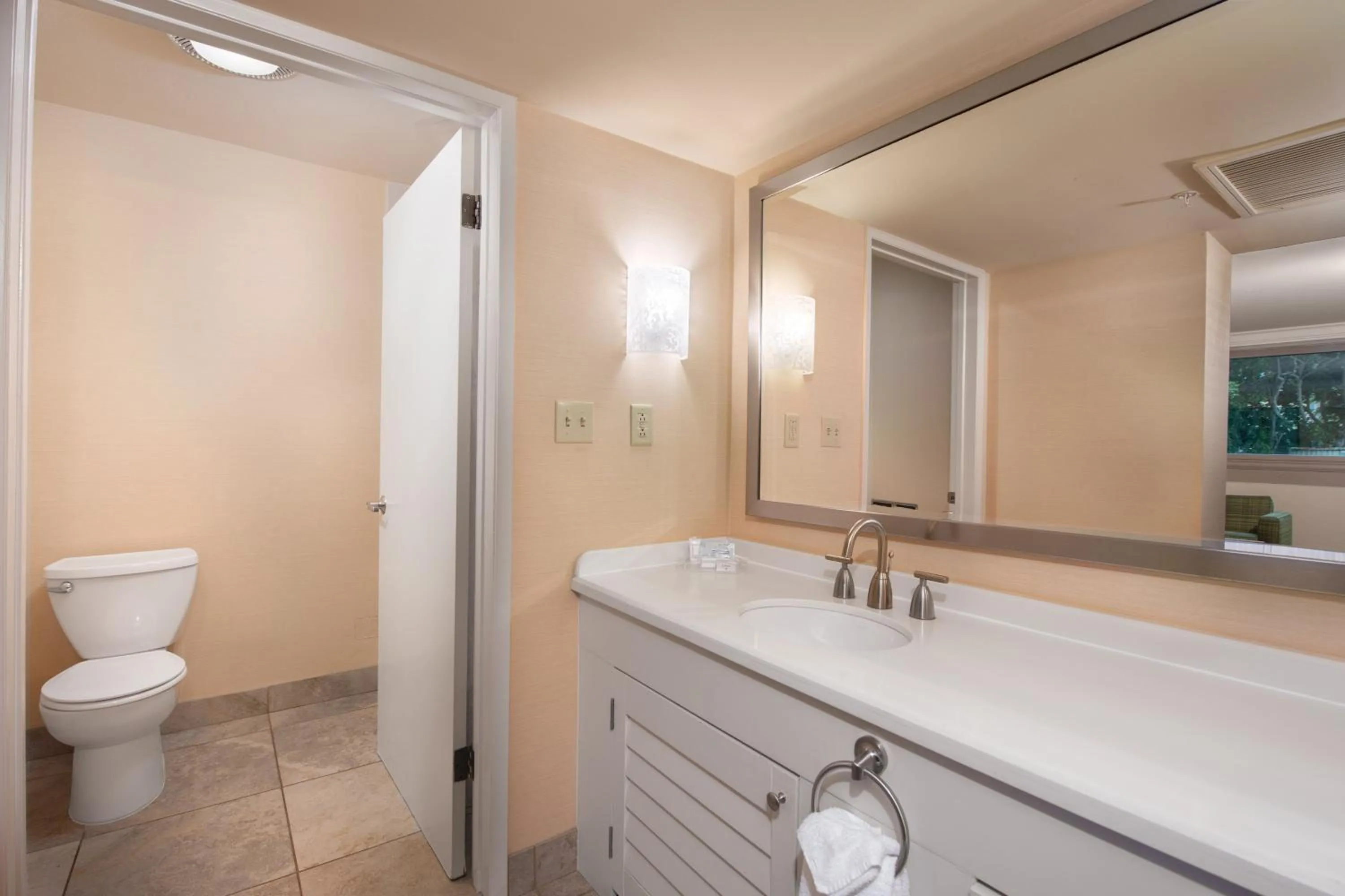 Bathroom in DoubleTree by Hilton San Diego Bayside