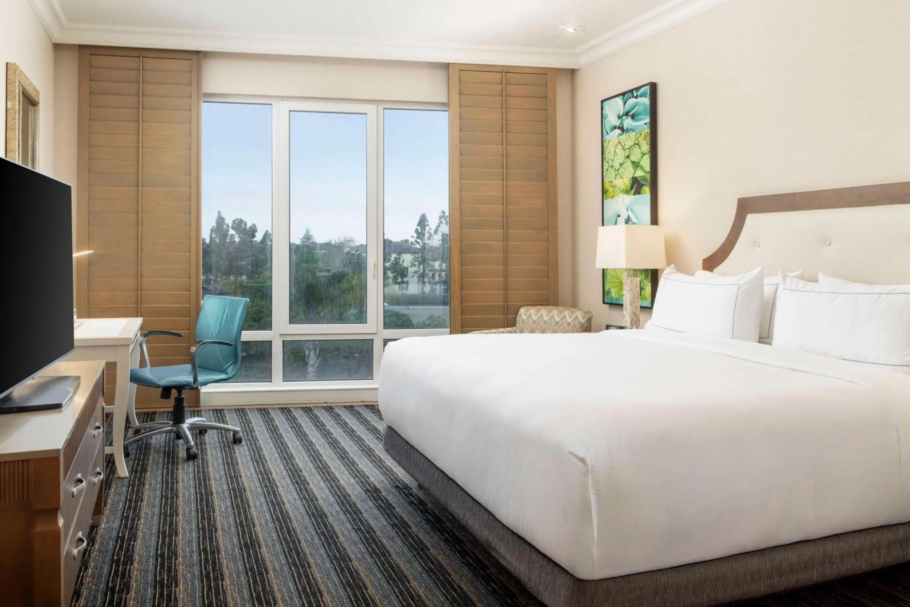 Bed in DoubleTree by Hilton San Diego Bayside