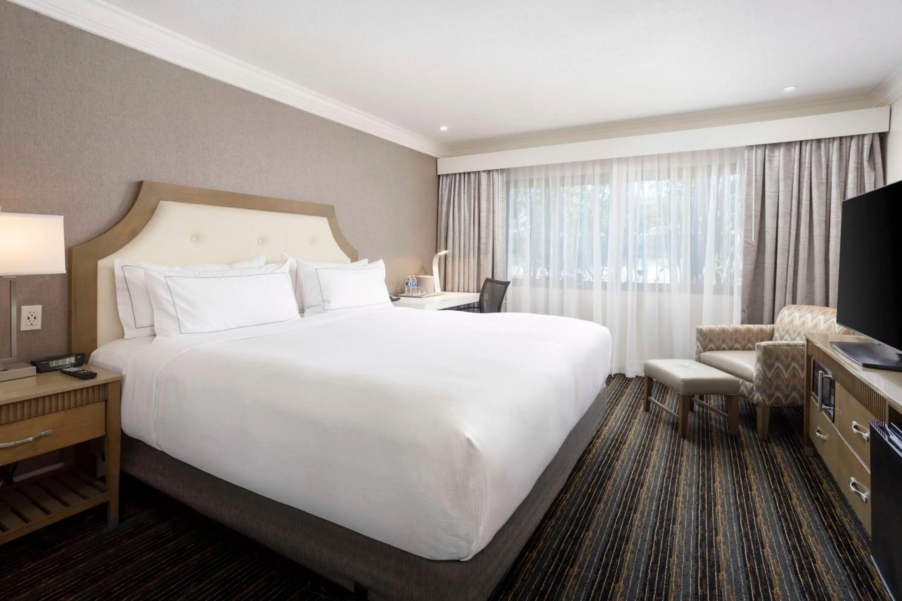 Bed in DoubleTree by Hilton San Diego Bayside