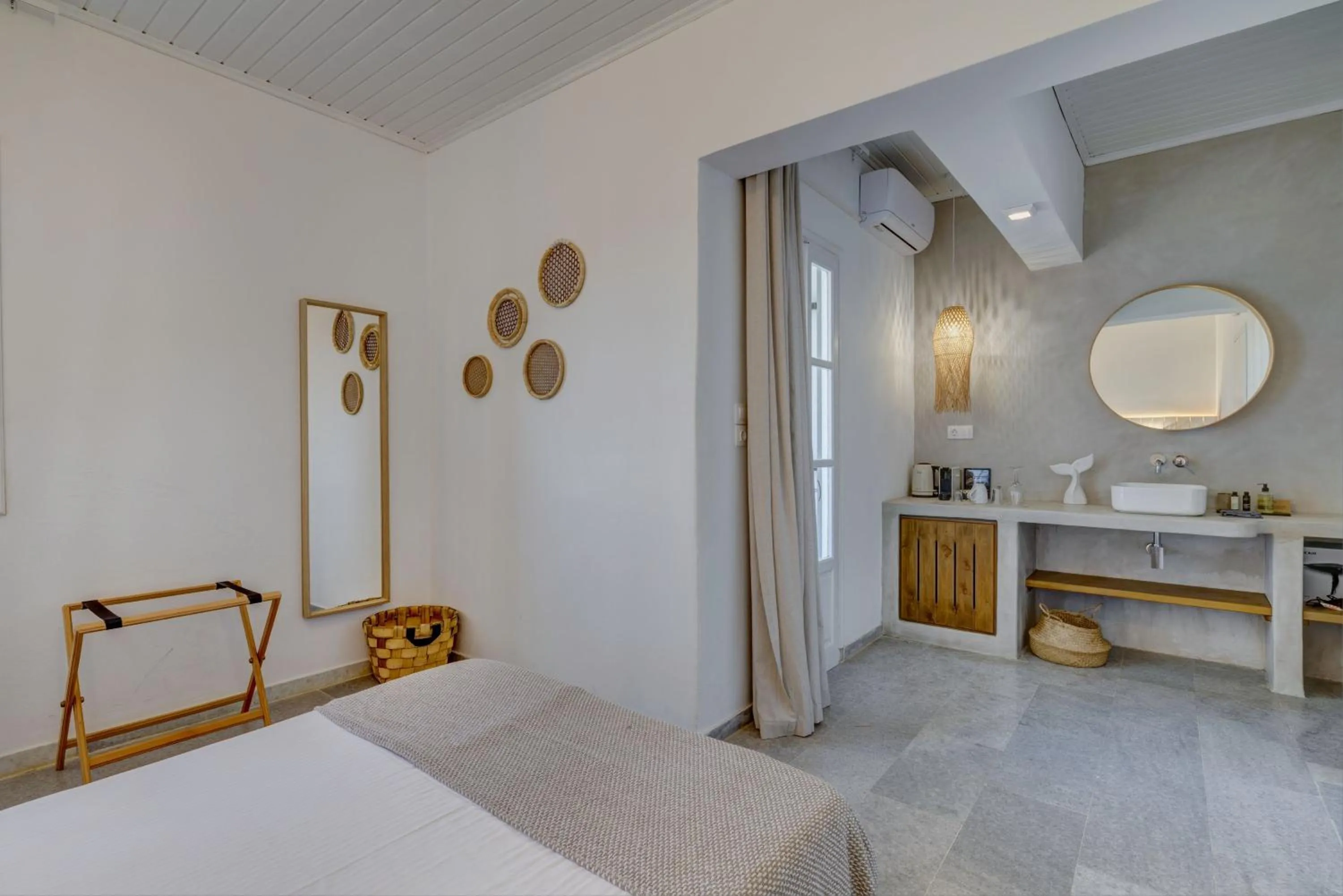 Bed in Thalassa Naxos