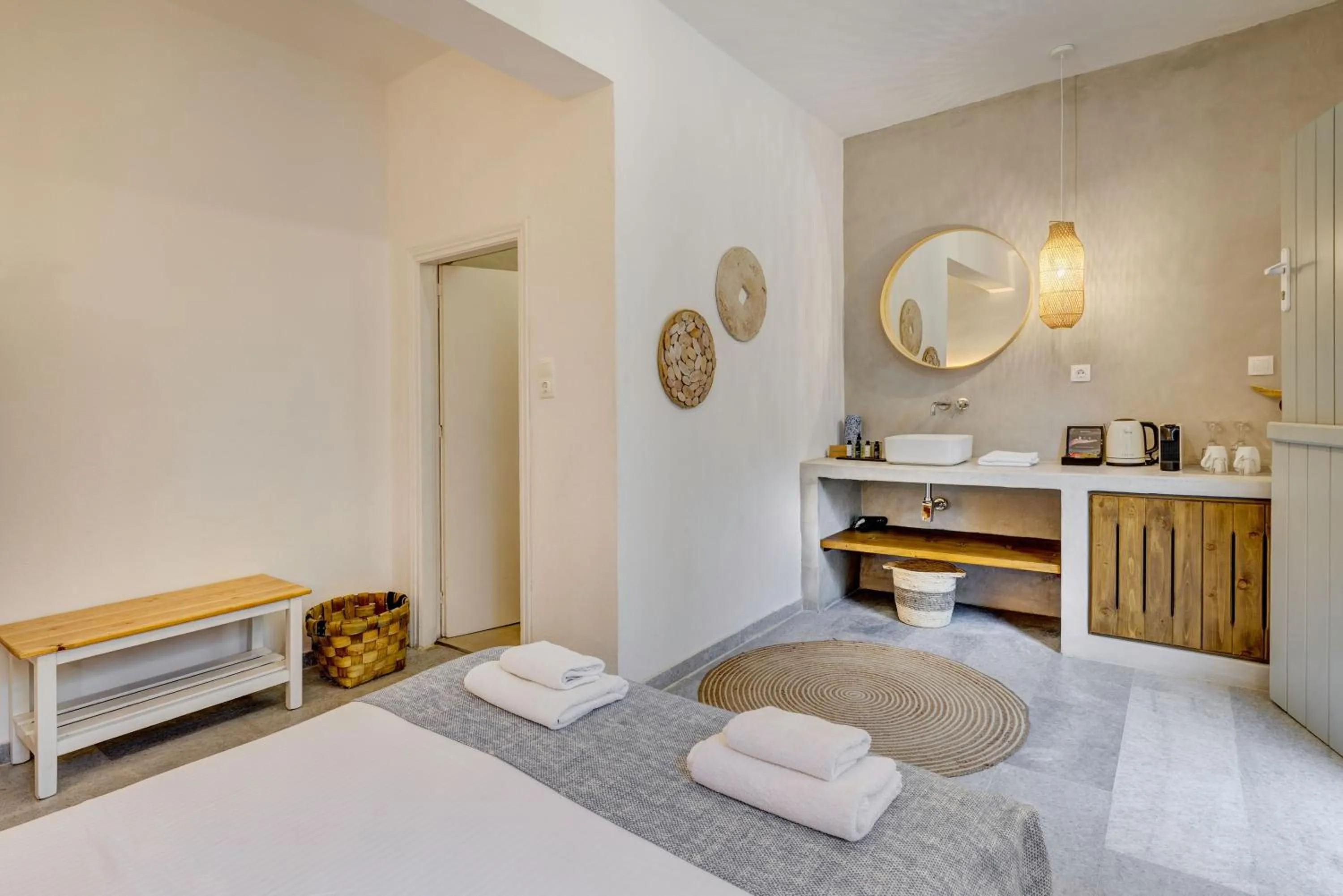 Photo of the whole room, Bed in Thalassa Naxos