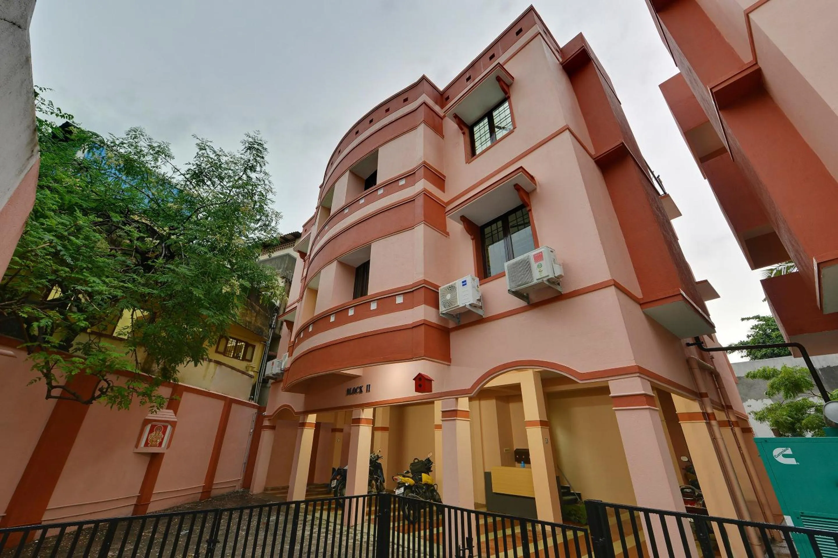 Facade/entrance in Hotel O G-Cloud