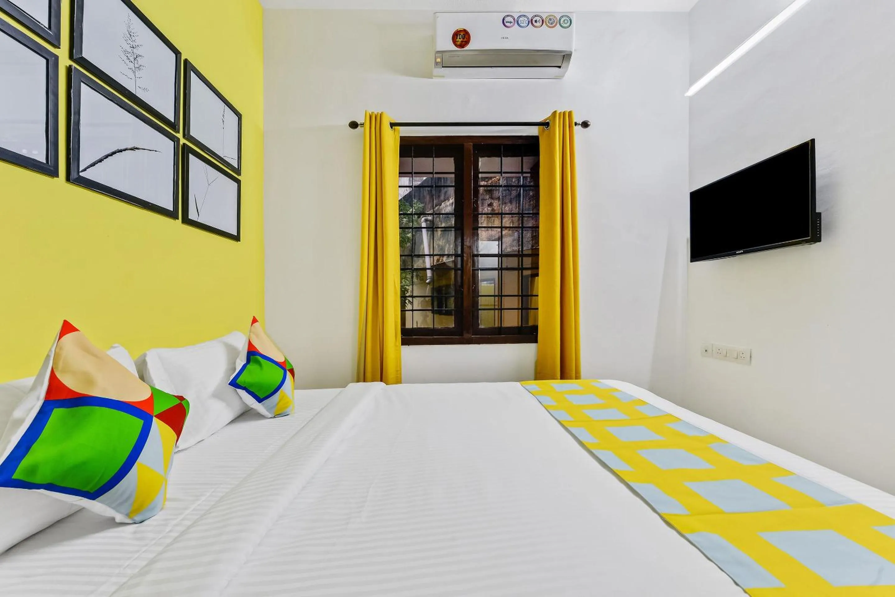 Bedroom, Bed in Hotel O G-Cloud