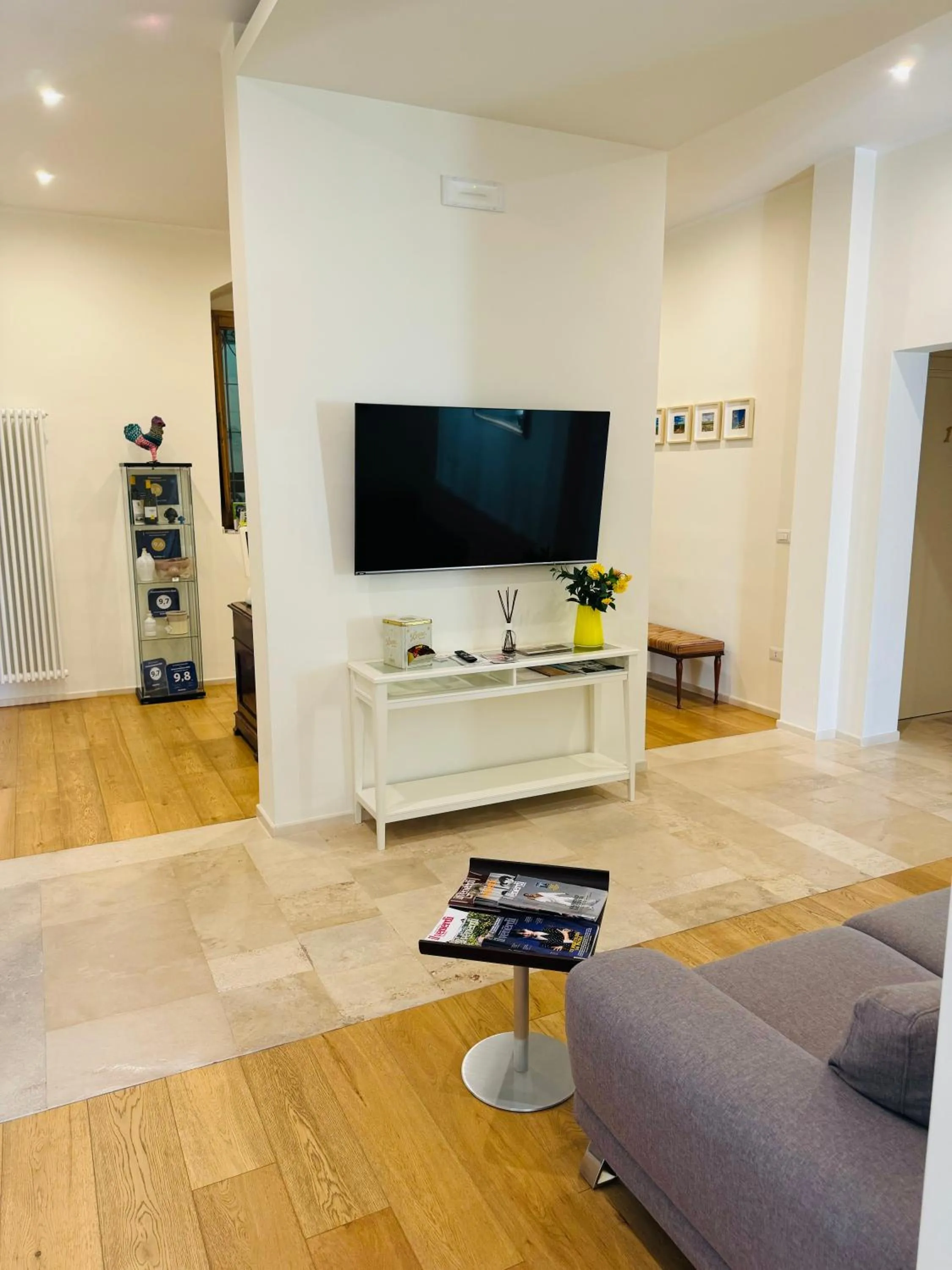 Communal lounge/ TV room in Alsecondopiano B&B