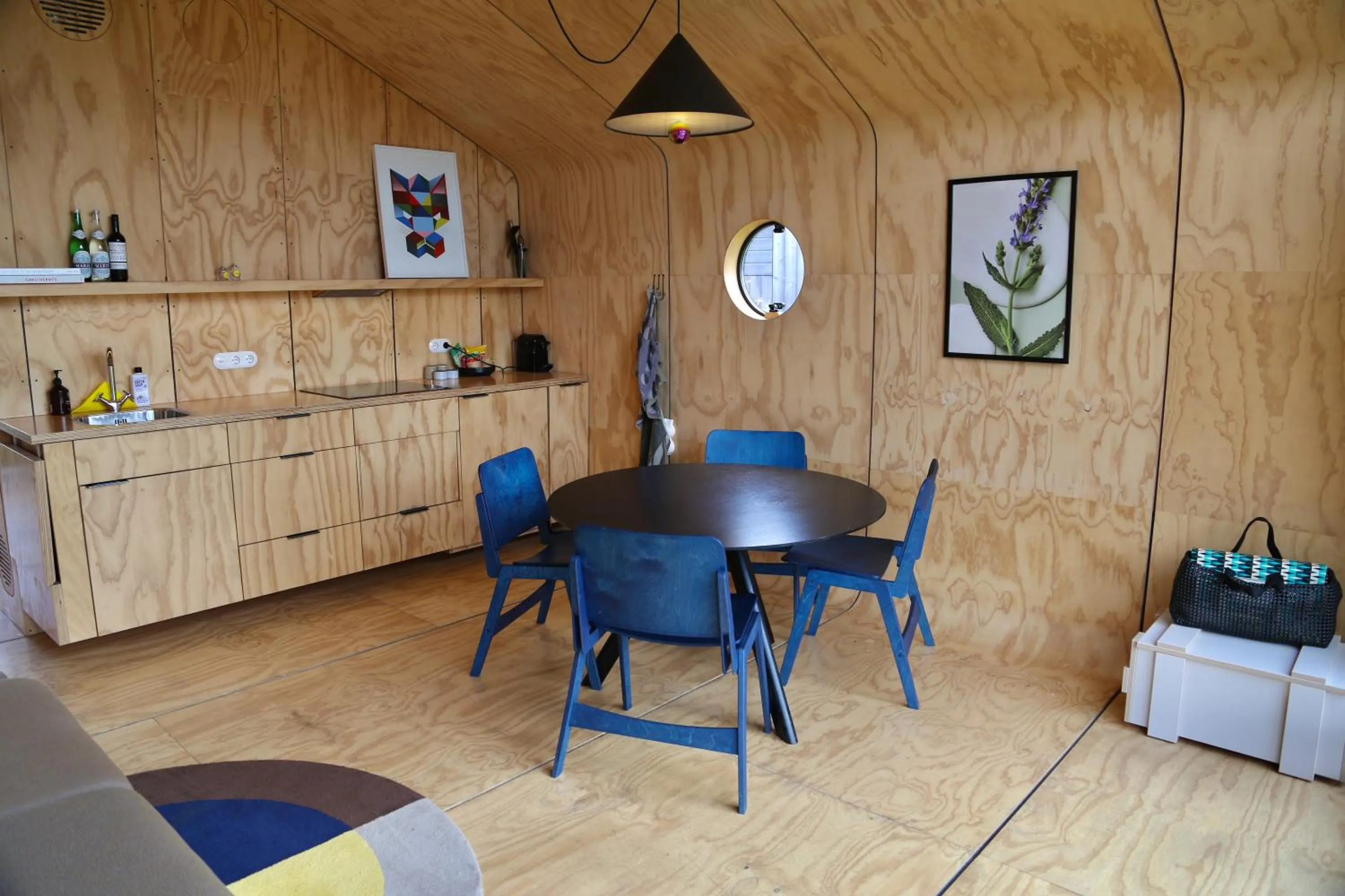 Dining area in Basecamp Amsterdam