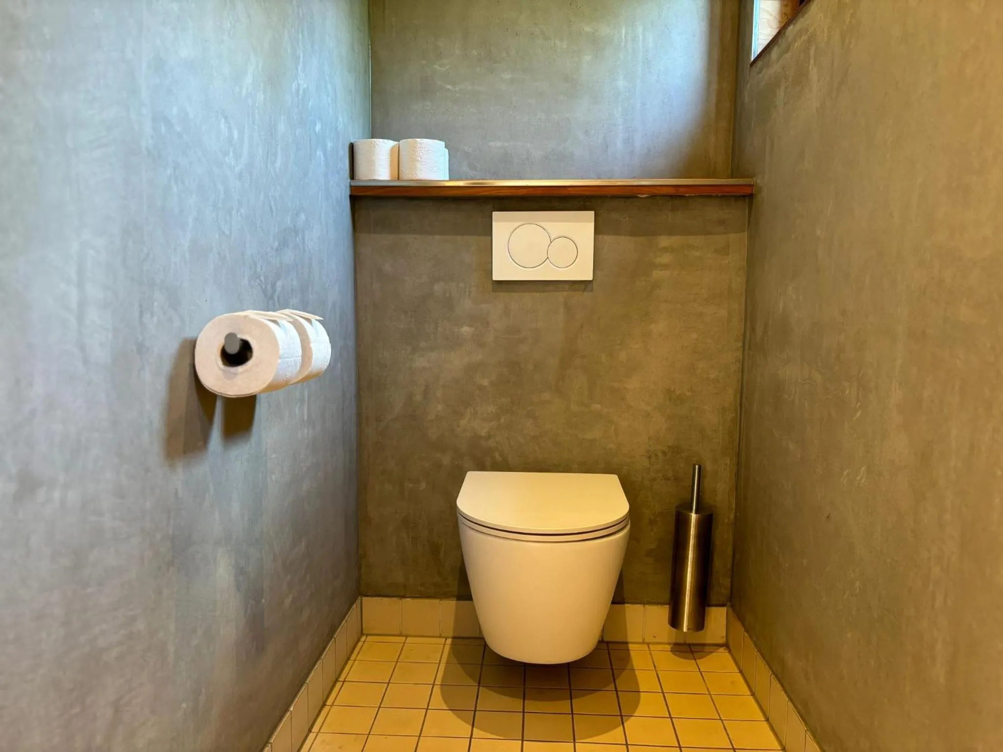 Toilet in Basecamp Amsterdam