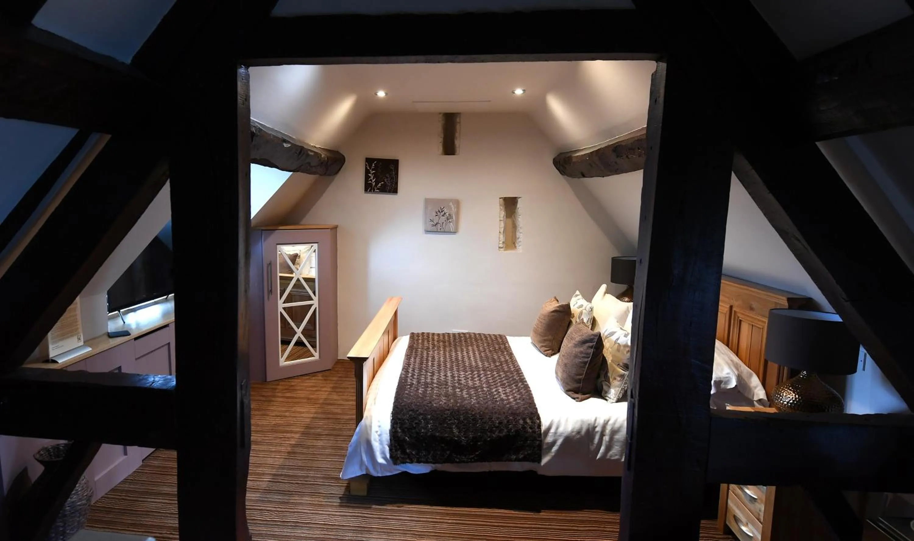 Bed in The Punch Bowl Inn