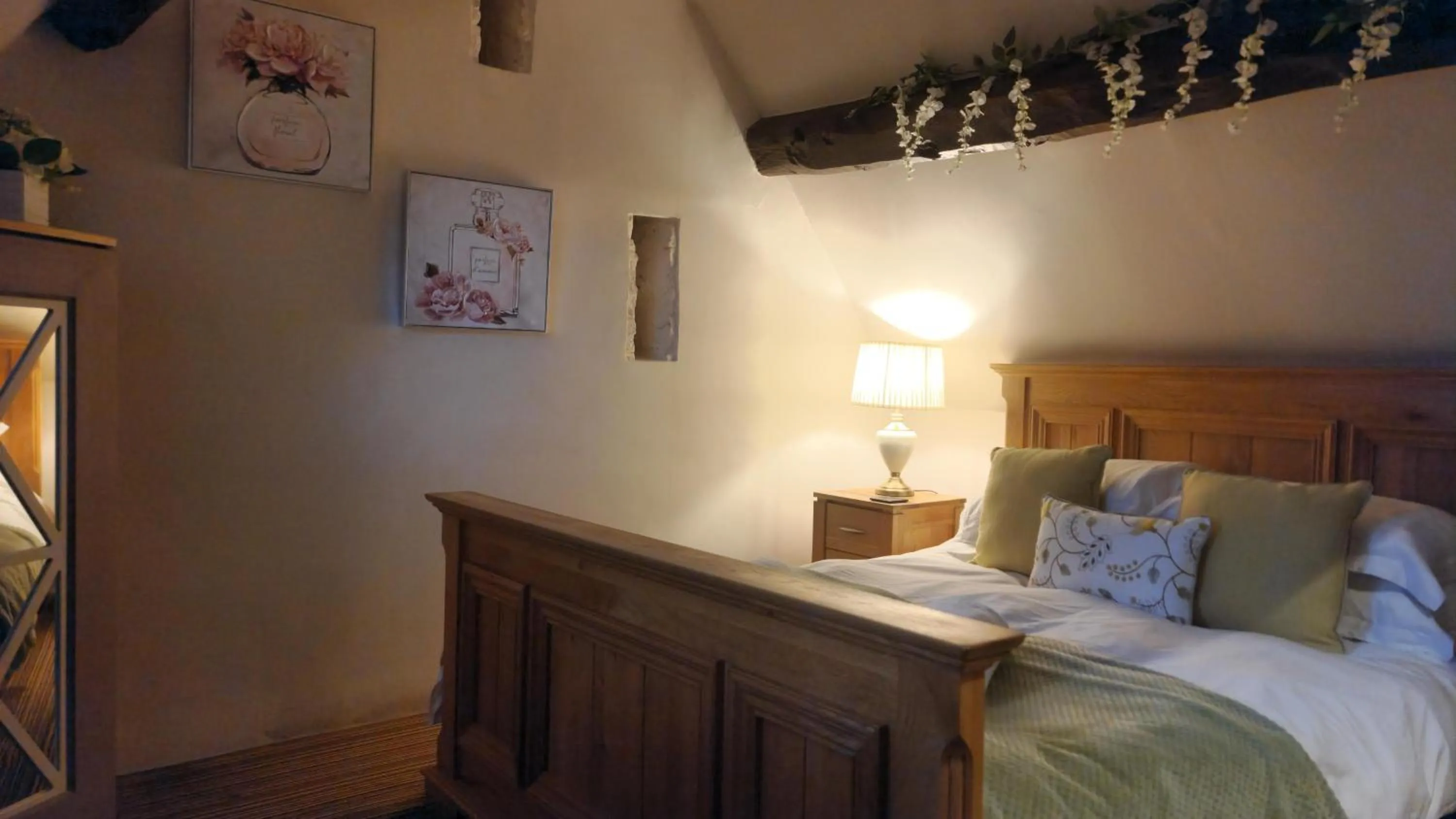 Bed in The Punch Bowl Inn