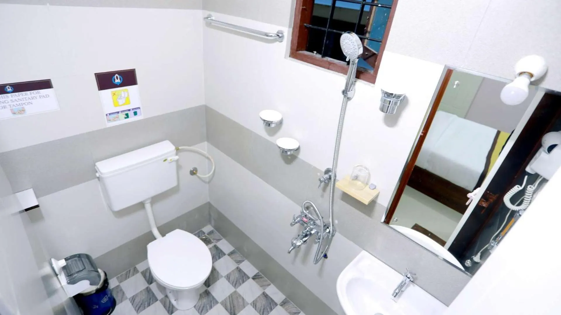 Shower in Base9 Cochin Airport Hotel