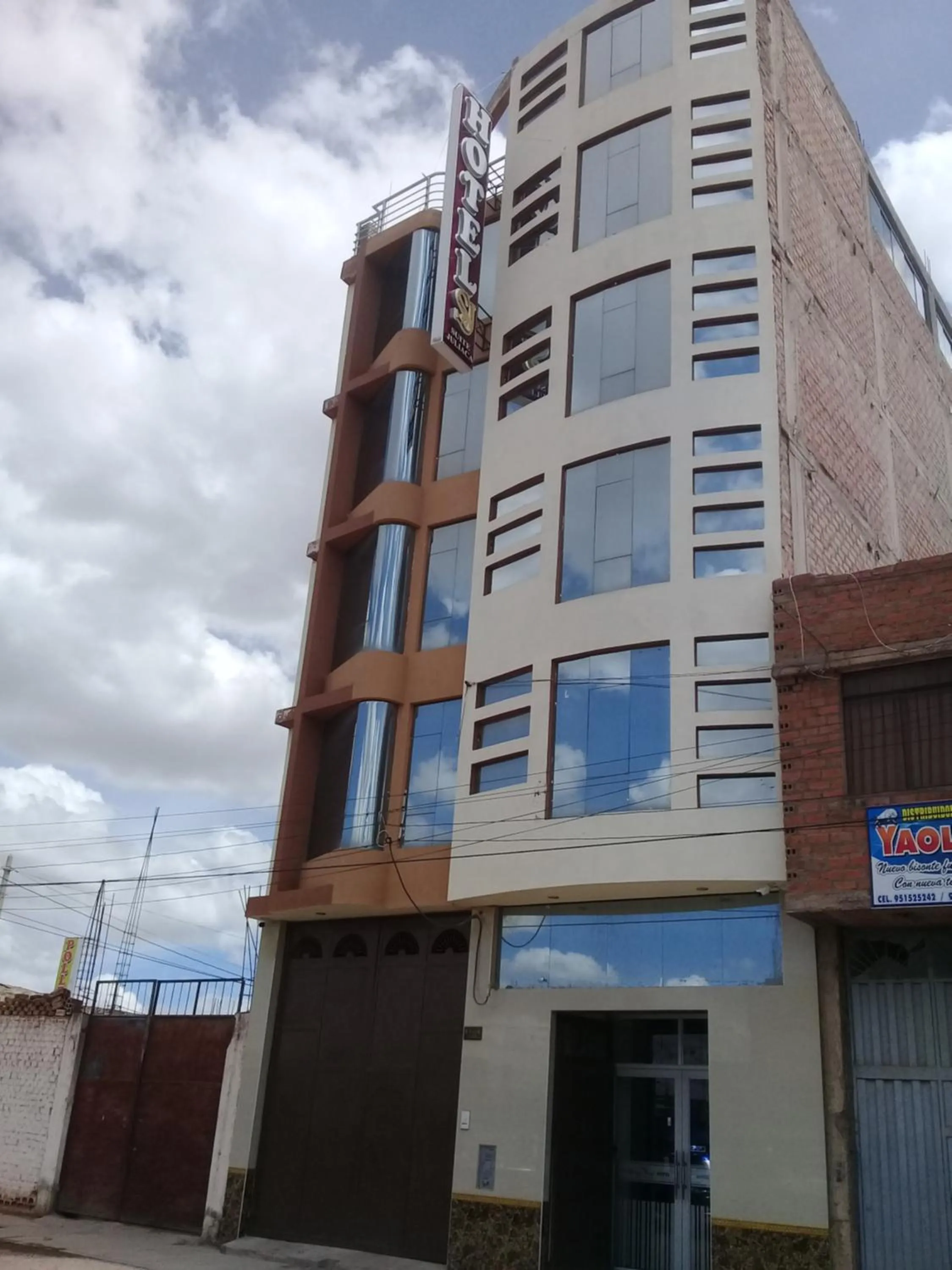 Property building in Hotel Suite Juliaca