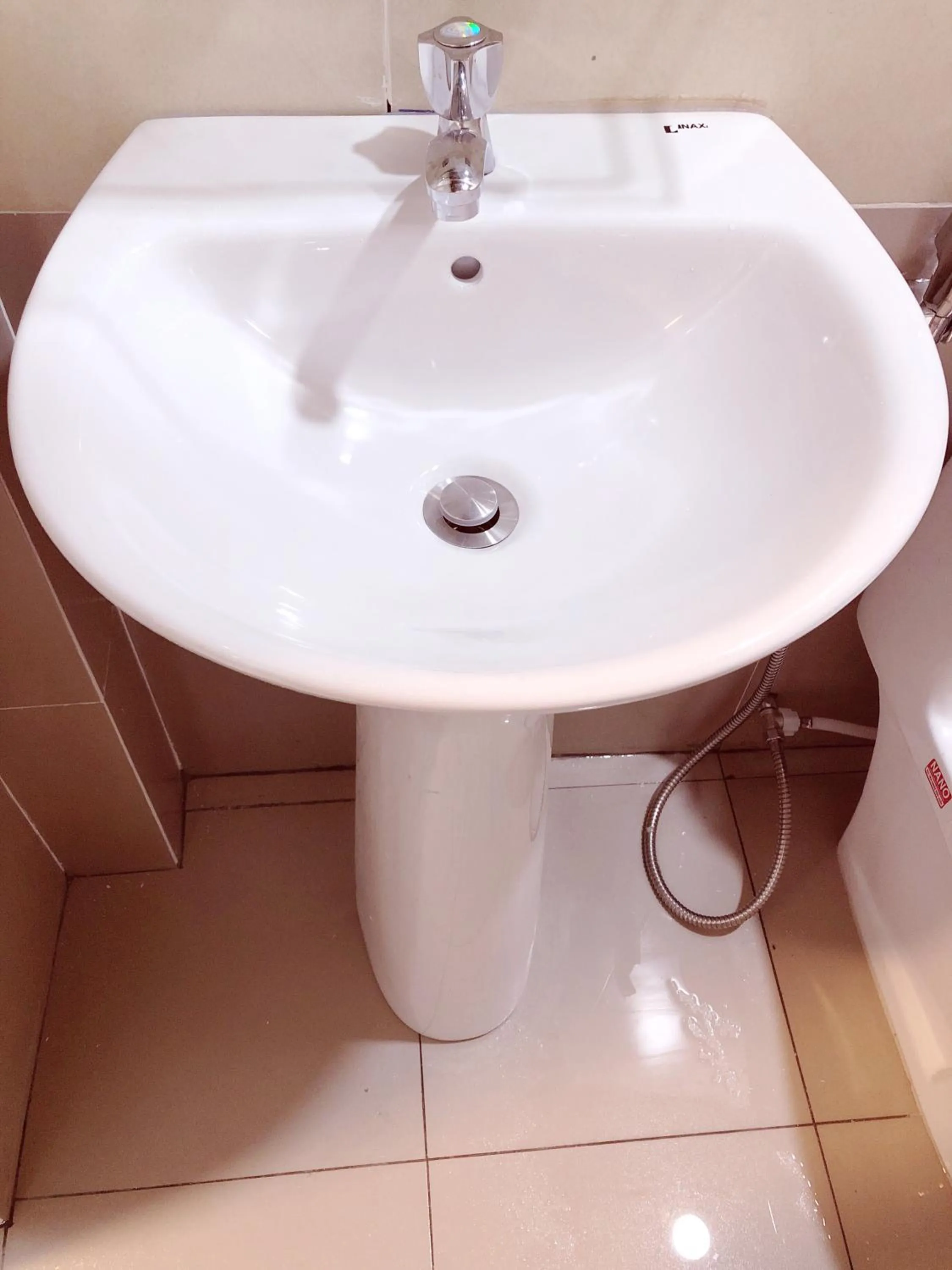 Bathroom in Aurora Hotel