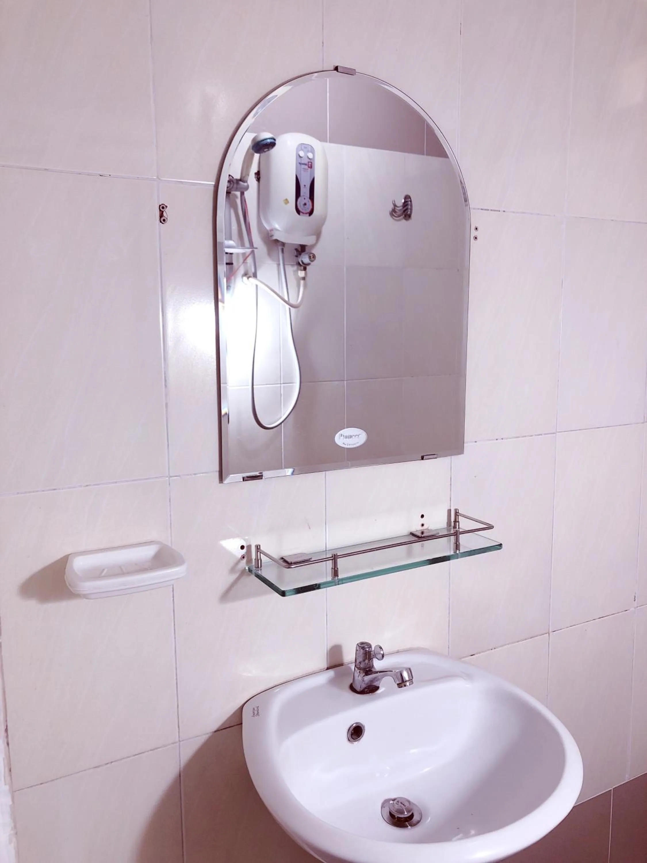 Shower in Aurora Hotel