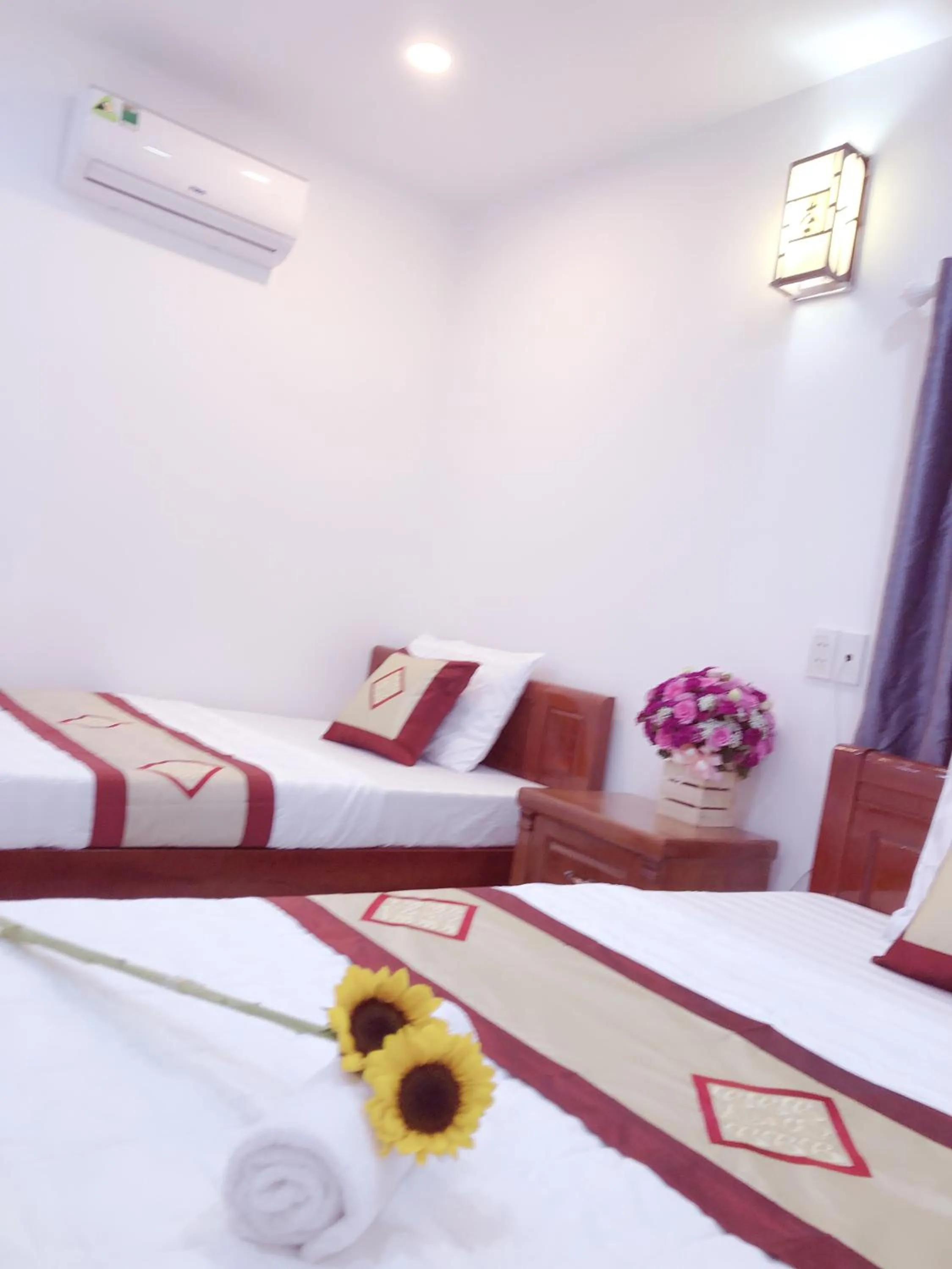 Living room, Bed in Aurora Hotel