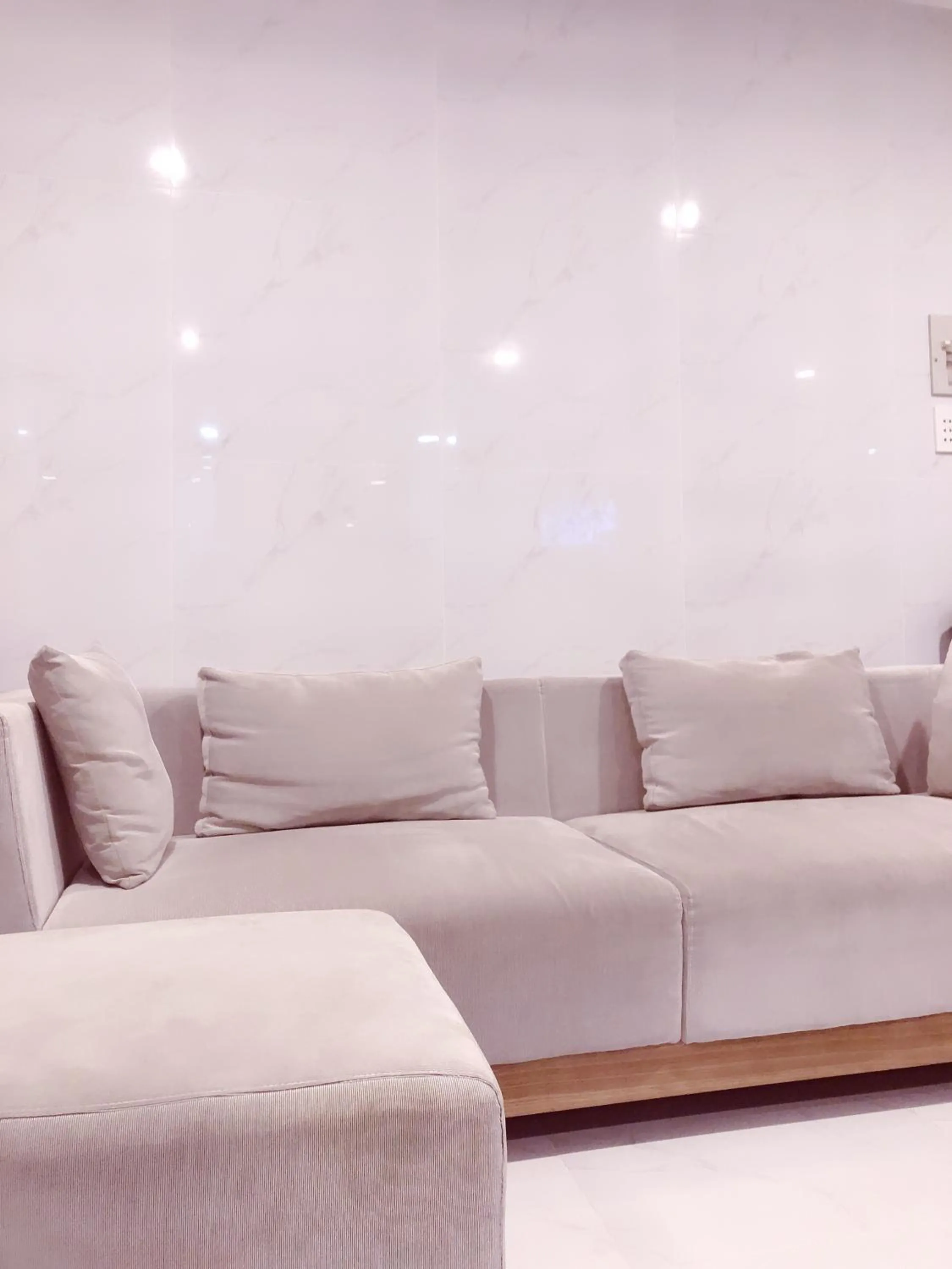 Living room in Aurora Hotel