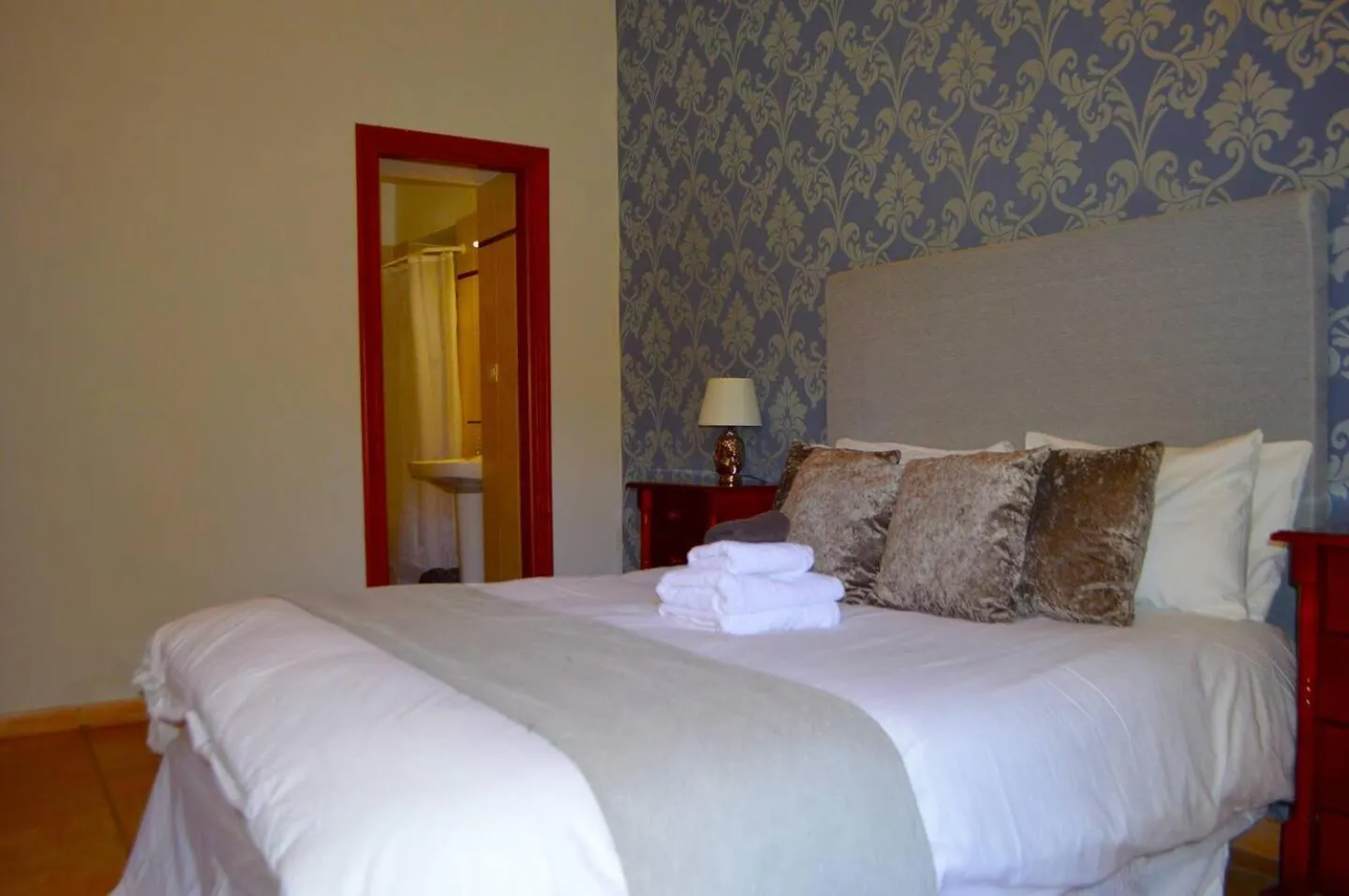 Bed in Ziggy's Mountain Retreat