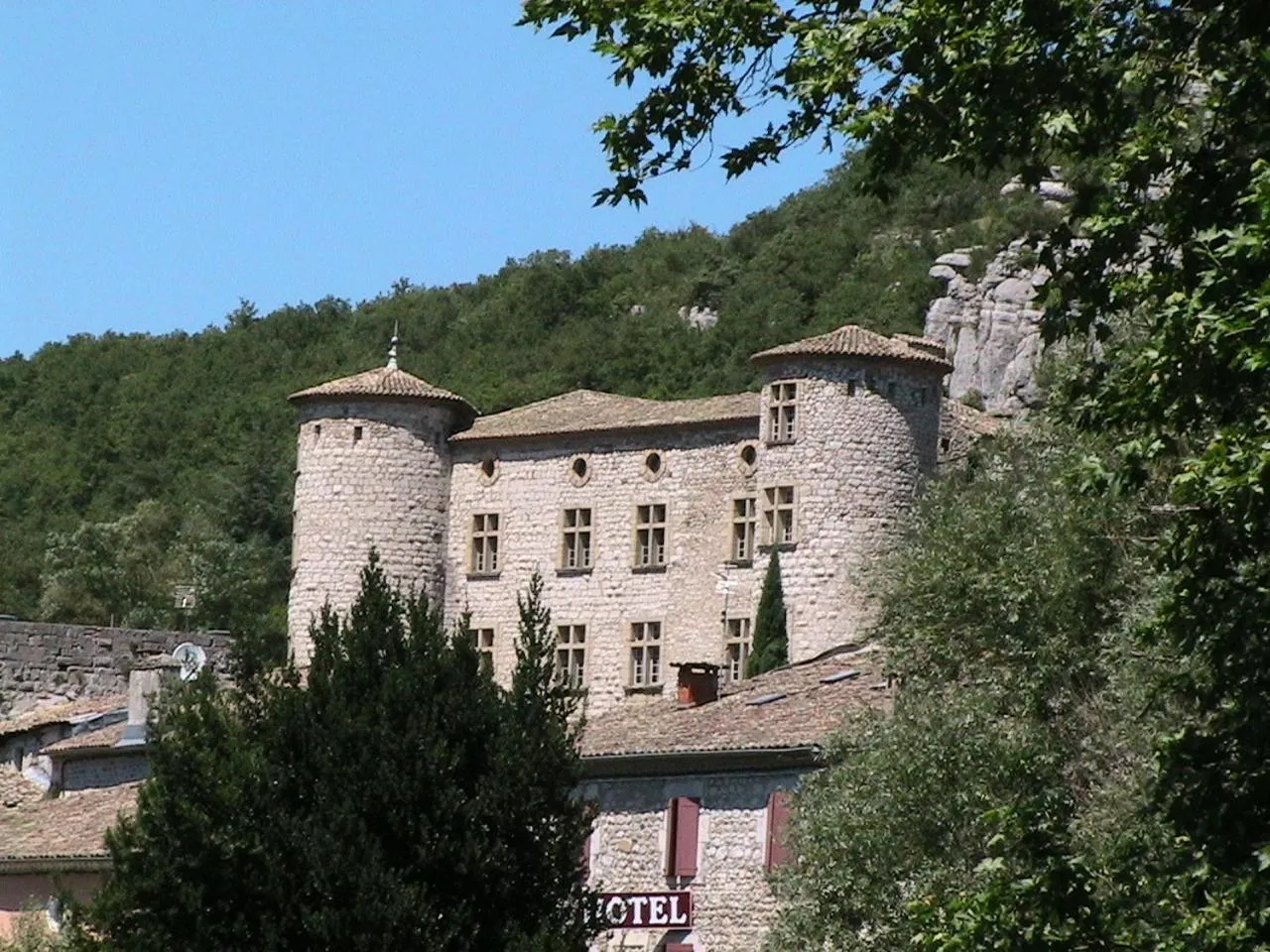 Nearby landmark in Pavillon Kalensa