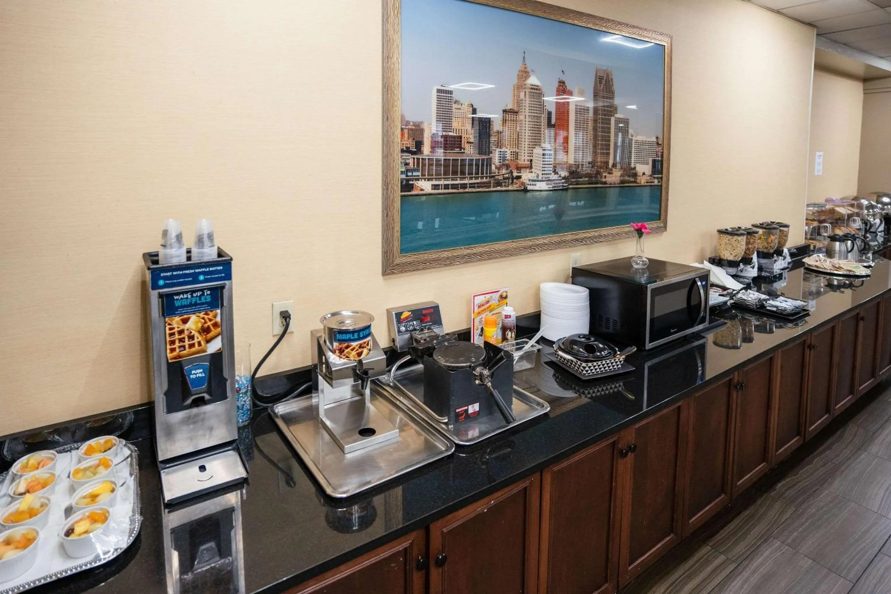 Breakfast in Clarion Hotel Detroit Metro Airport