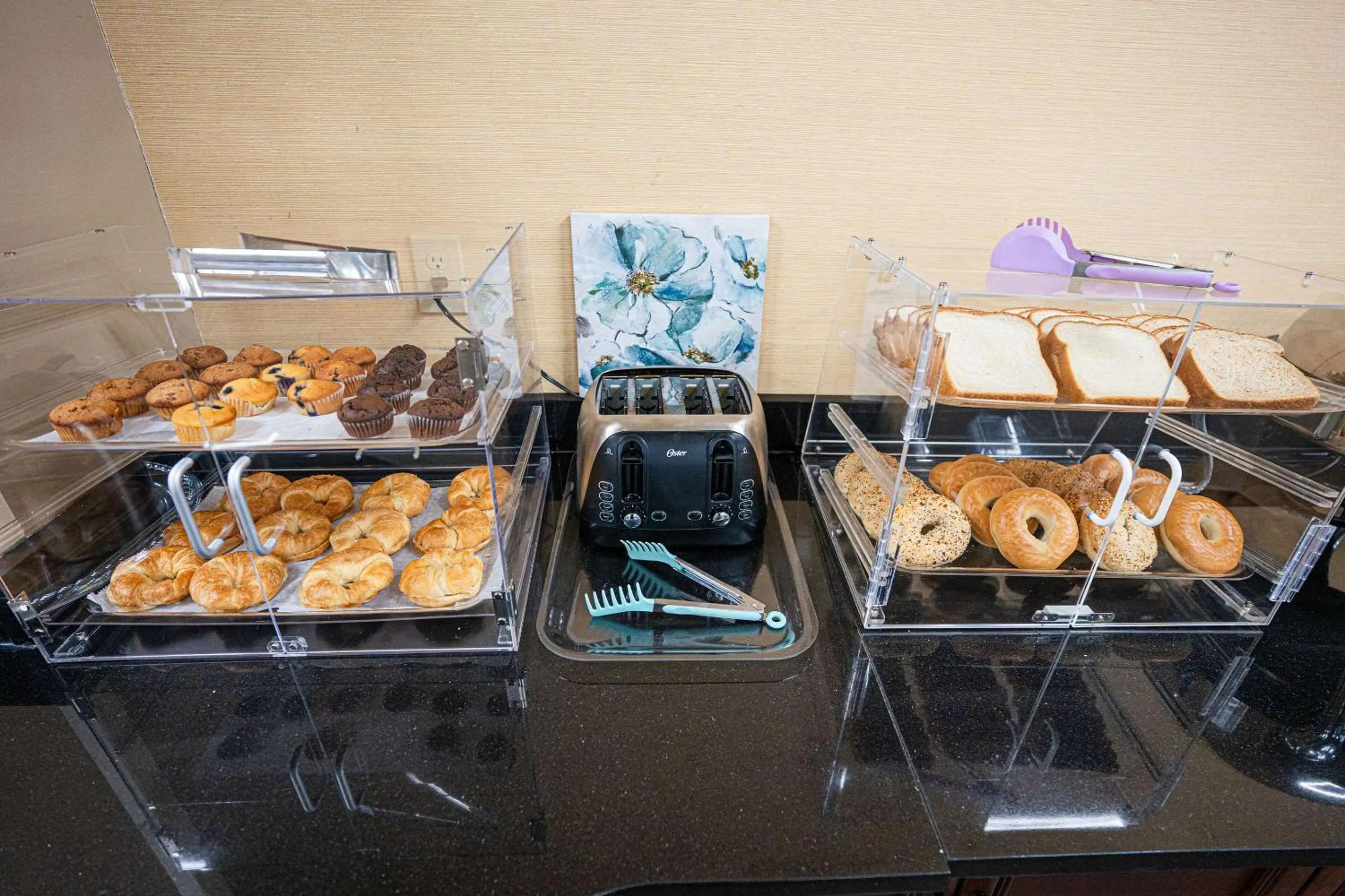 Breakfast in Clarion Hotel Detroit Metro Airport