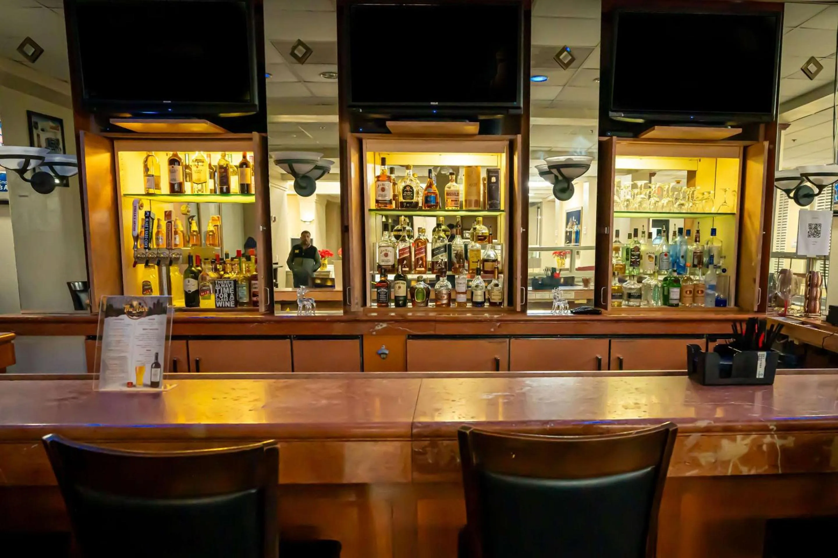 Lounge or bar in Clarion Hotel Detroit Metro Airport