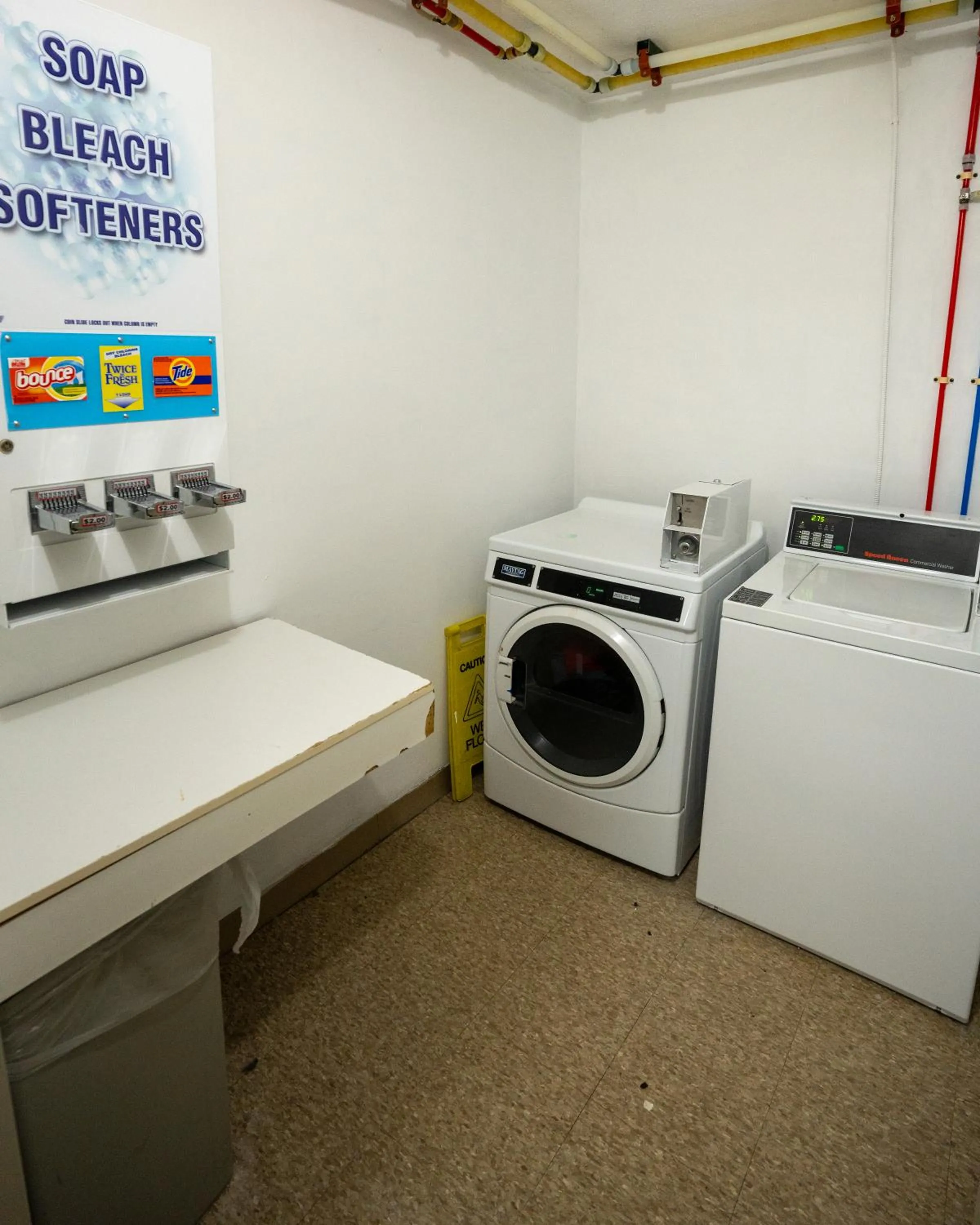 laundry in Clarion Hotel Detroit Metro Airport