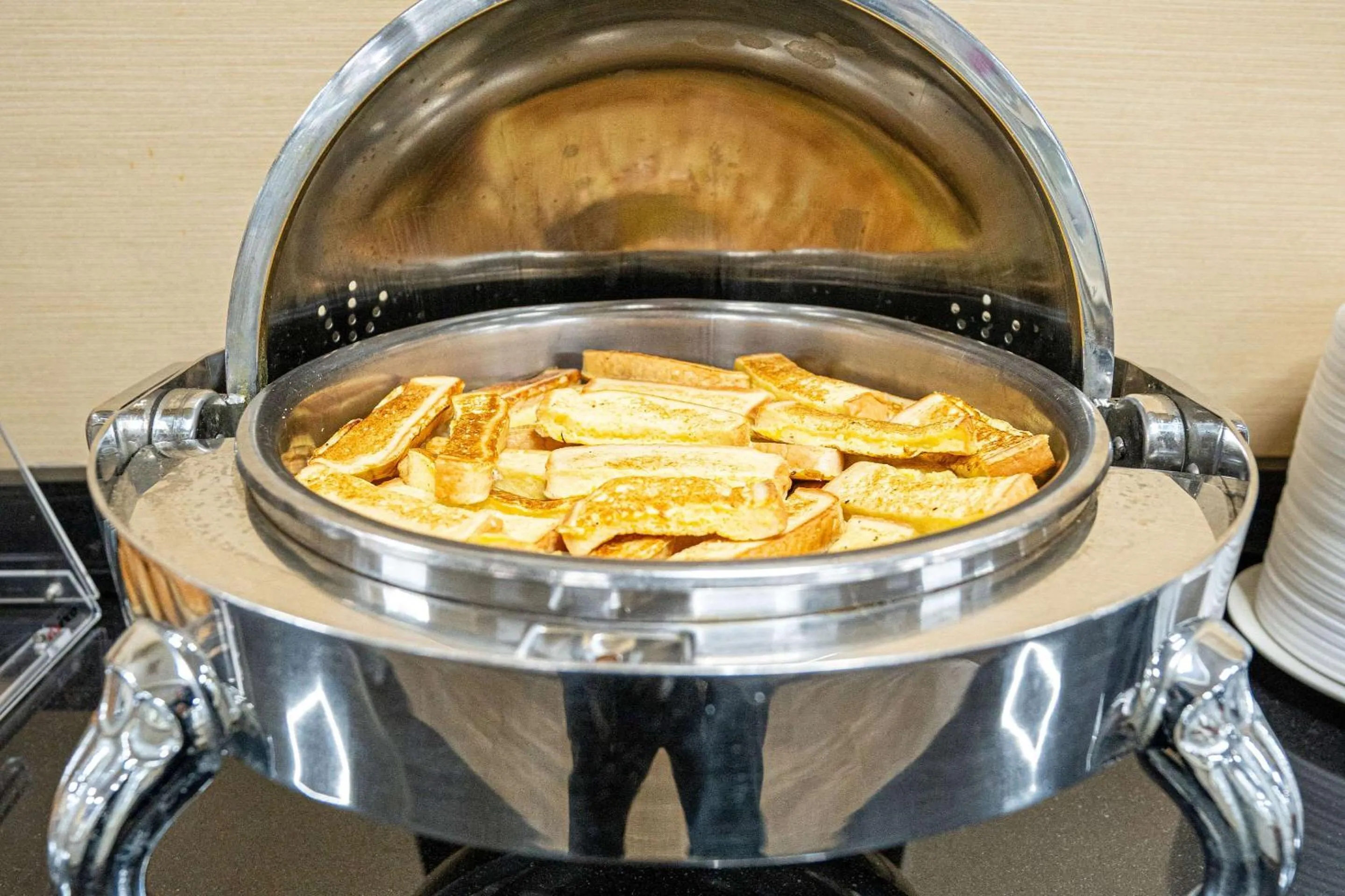 Breakfast in Clarion Hotel Detroit Metro Airport