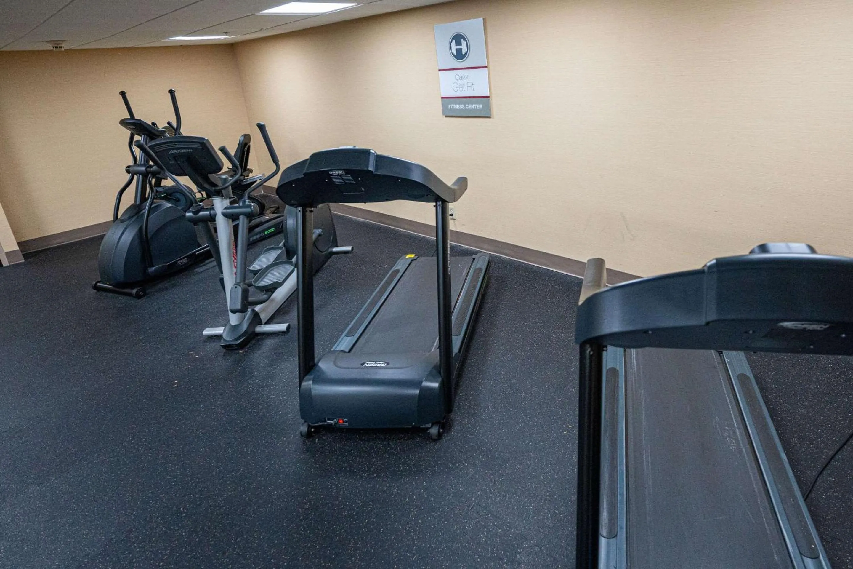 Fitness centre/facilities in Clarion Hotel Detroit Metro Airport