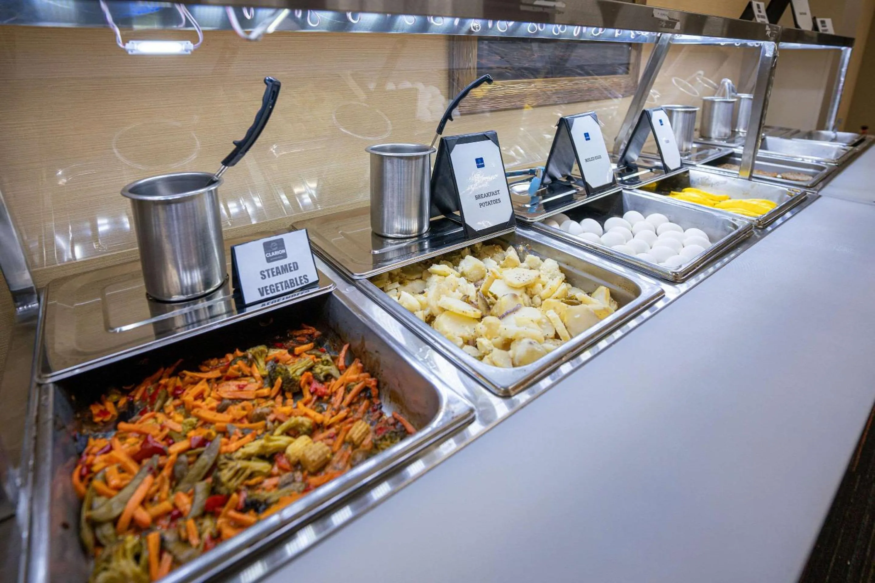 Breakfast in Clarion Hotel Detroit Metro Airport