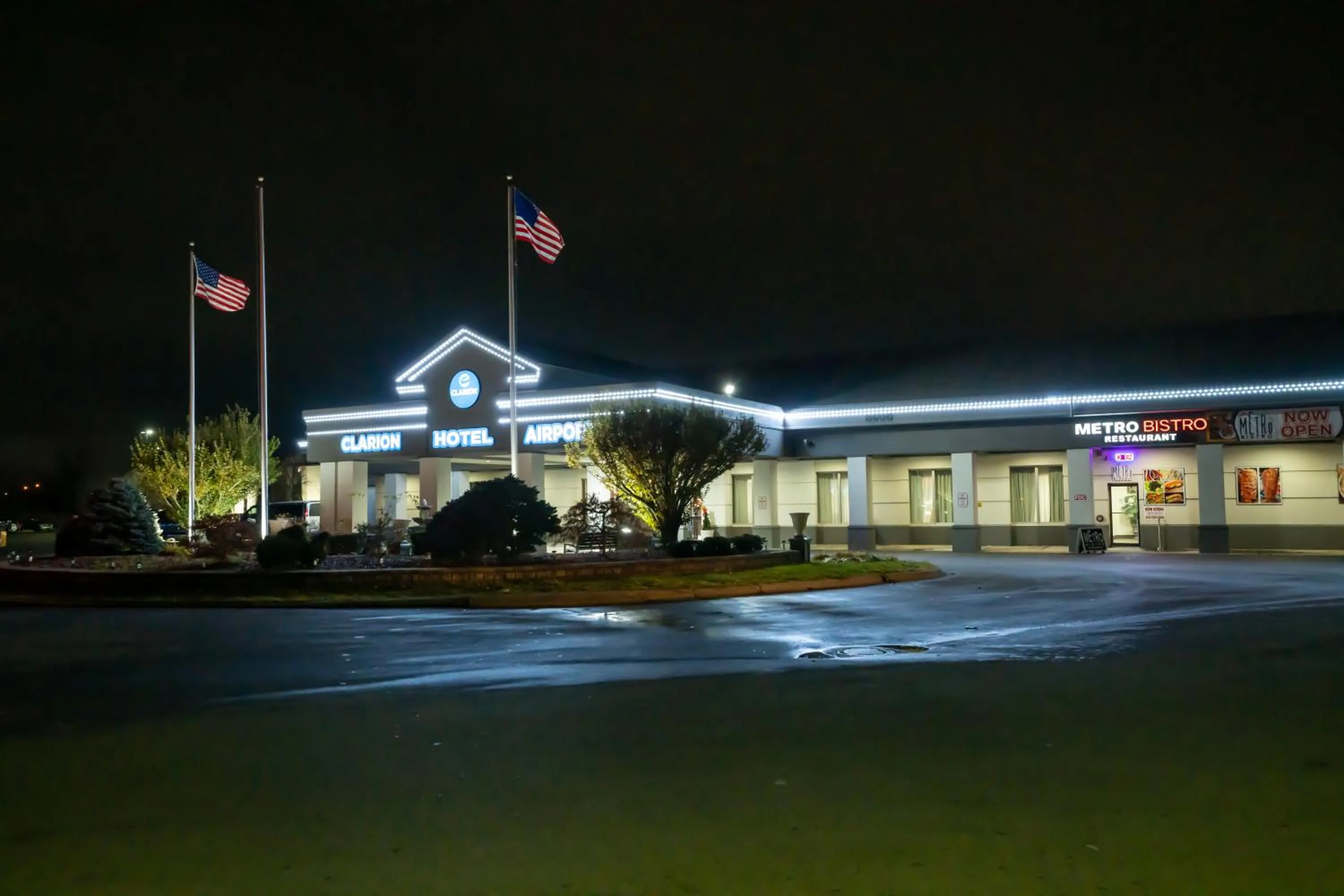 Property building in Clarion Hotel Detroit Metro Airport