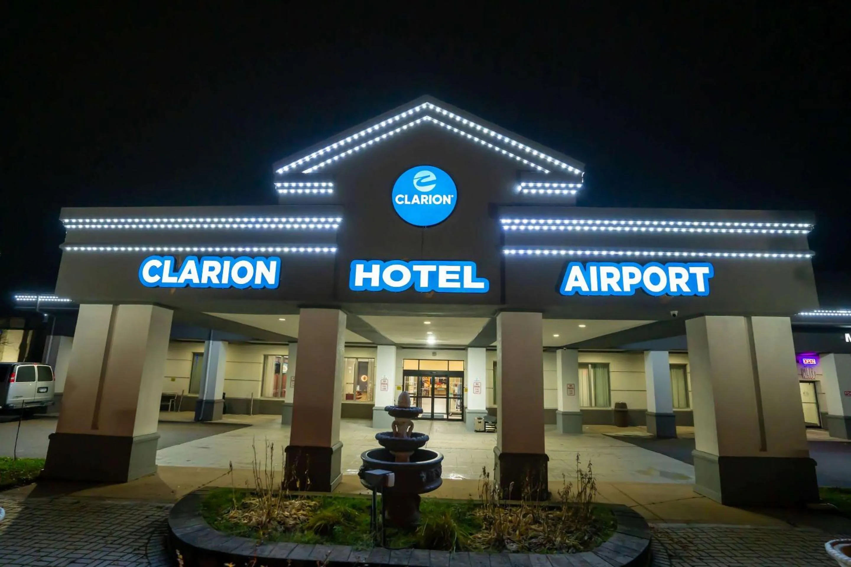 Property building in Clarion Hotel Detroit Metro Airport