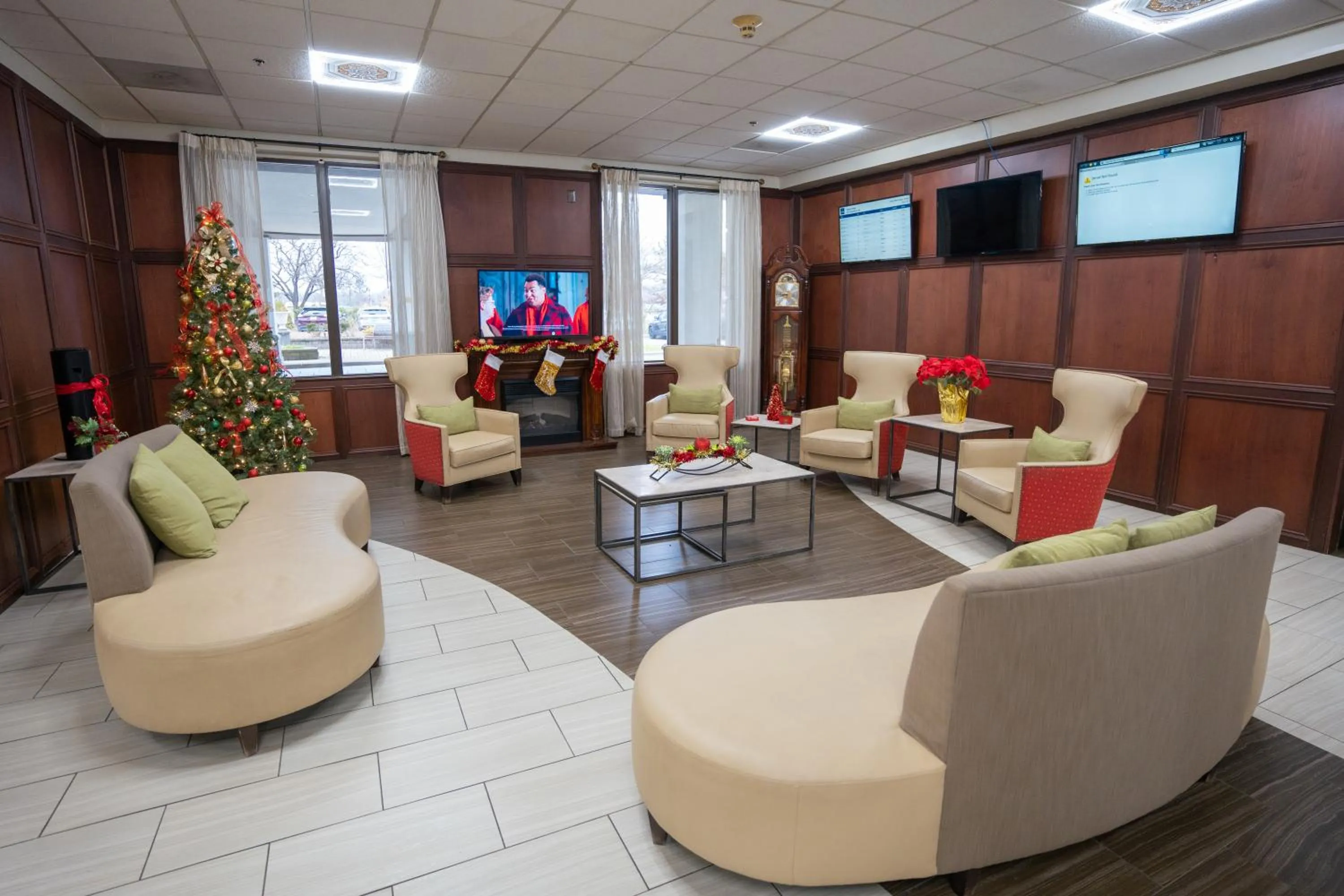 Lobby or reception in Clarion Hotel Detroit Metro Airport