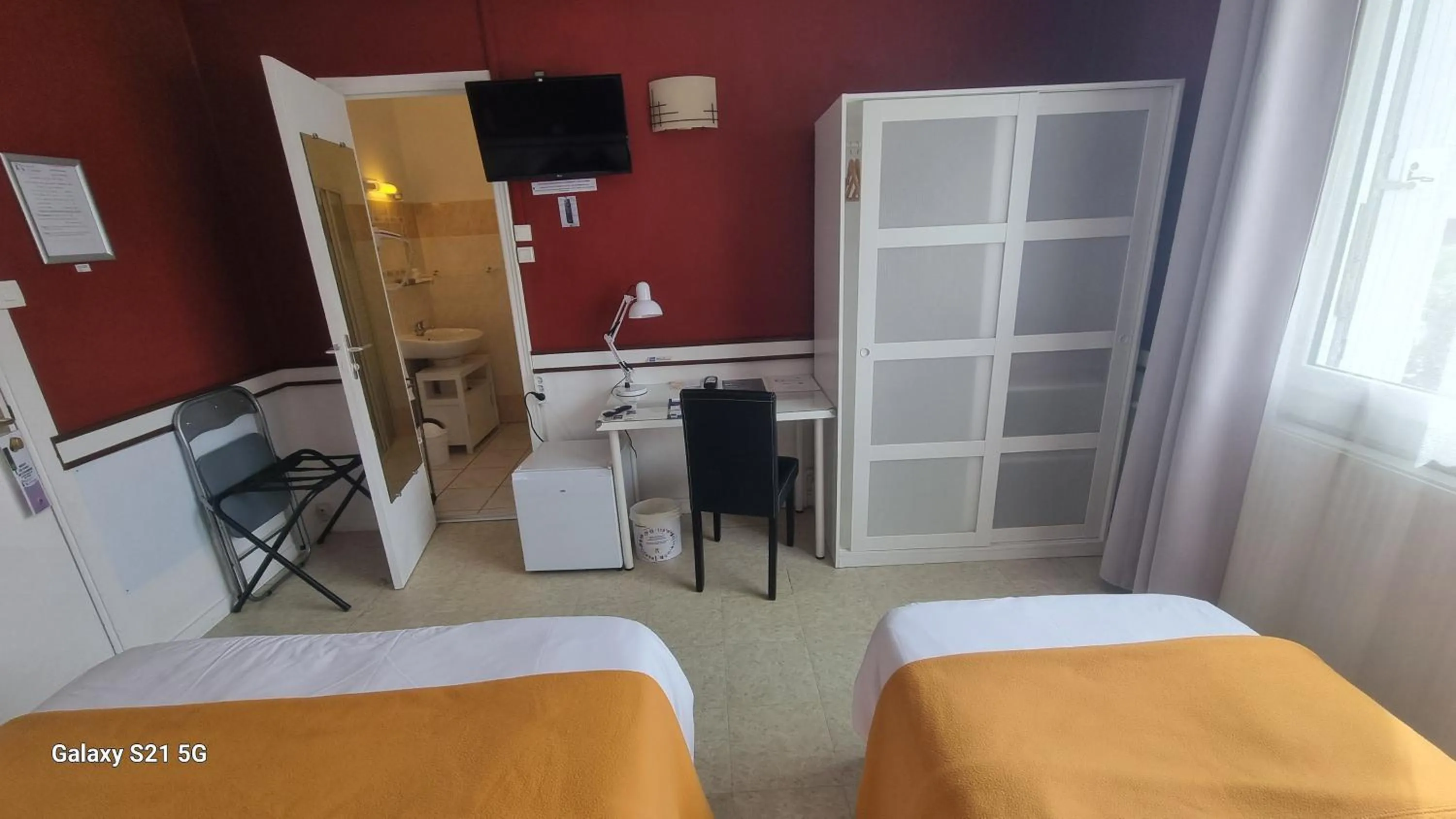 Bed in Hôtel du Tricastin