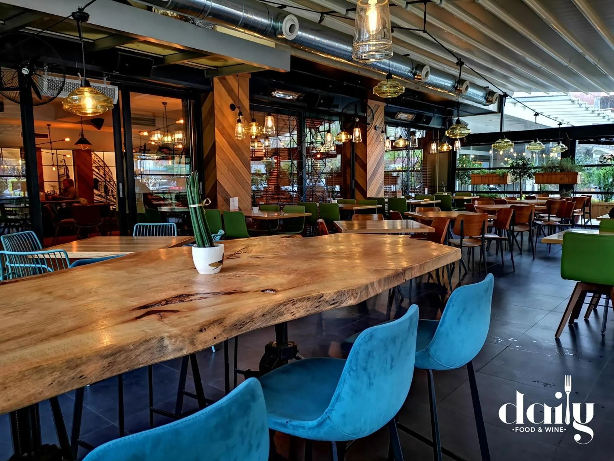 Restaurant/places to eat in Queen's Hotel - Zebra Centre